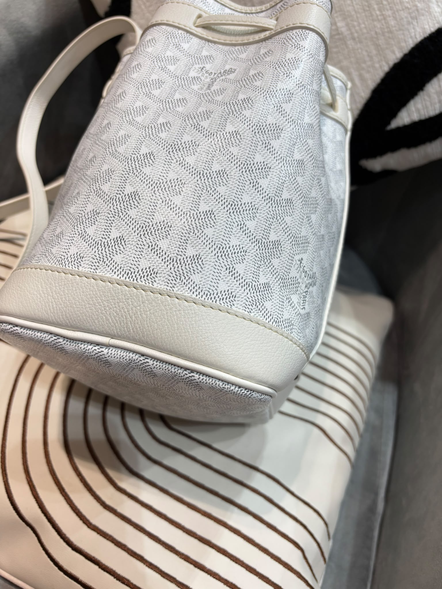 Goyard petit flot bucket bag 100%Authentic, 95%new 