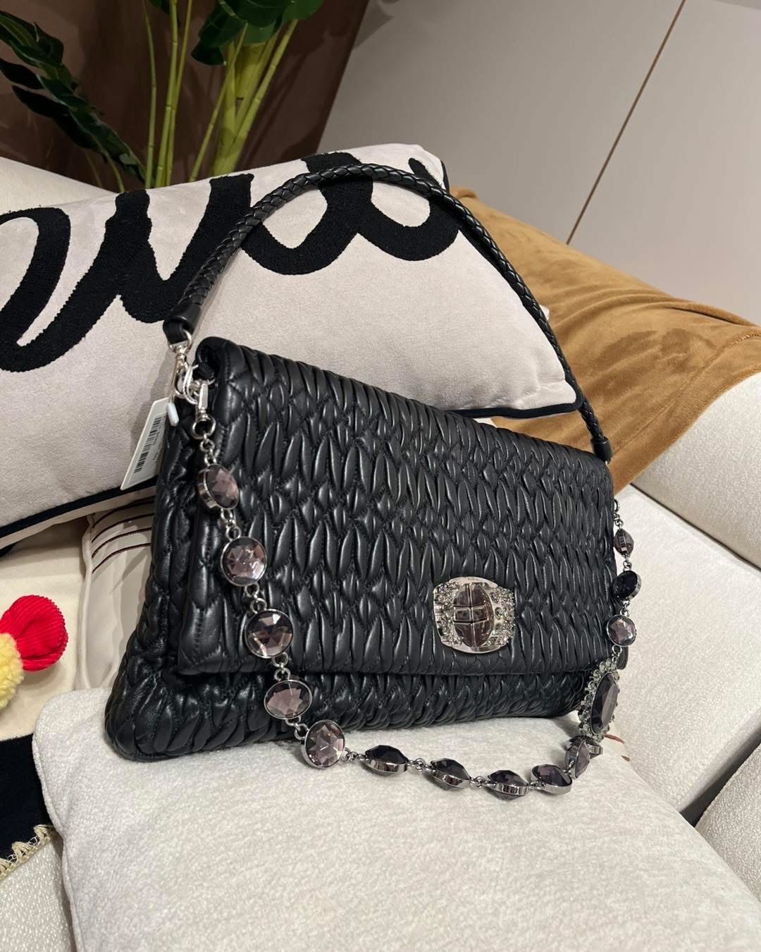 Miu Miu crystals chain shoulder bag 黑色銀扣100%Authentic,95%new