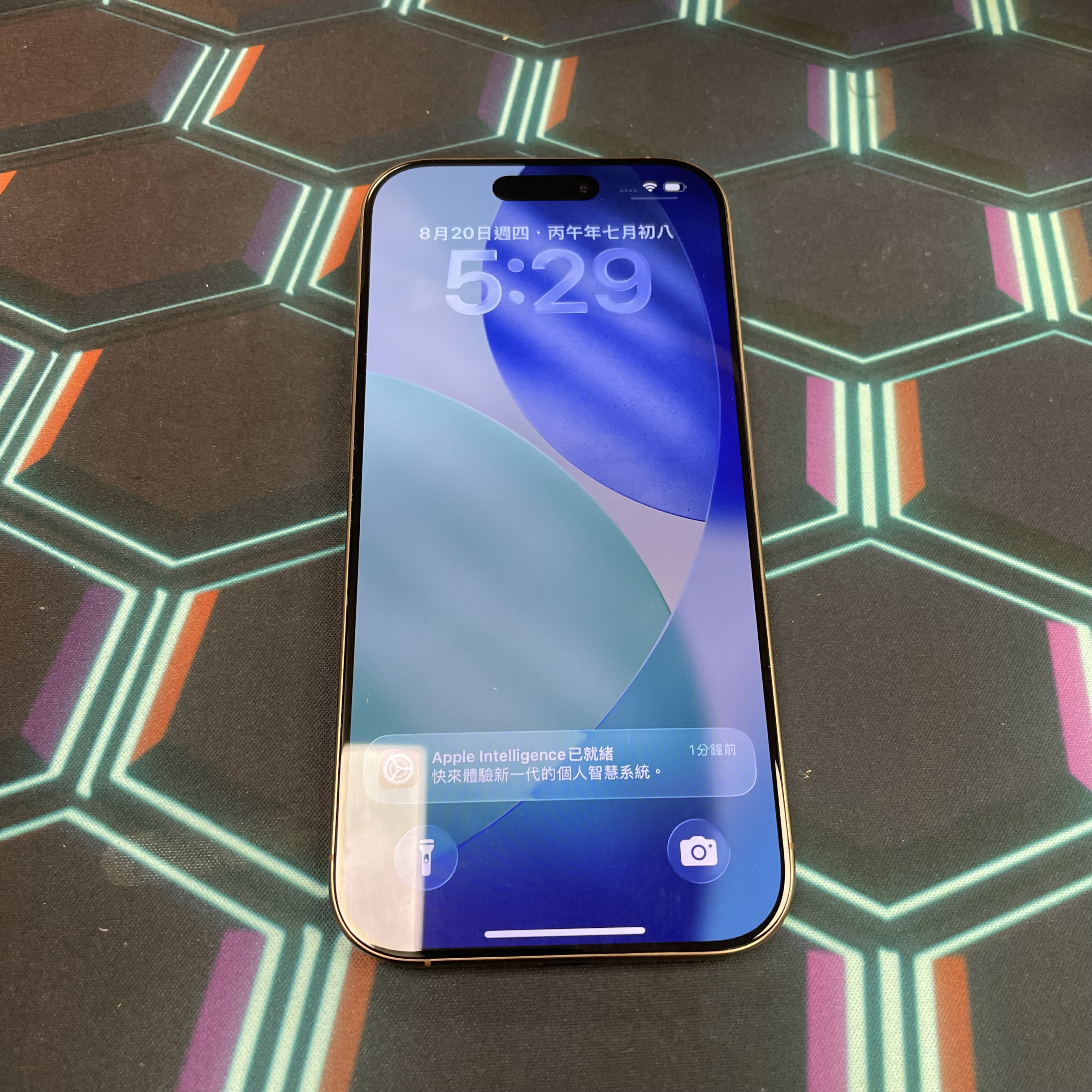 *7562。16 Pro 勁靚機 256GB 電91 沙色 gold