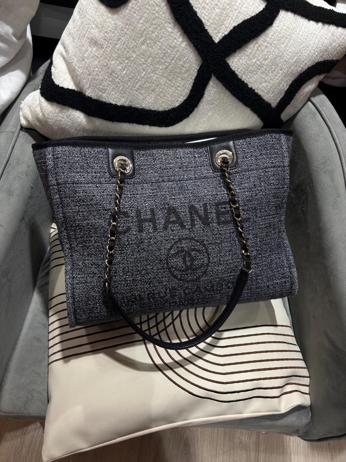 Chanel Deauville Tote Bag Medium 100%Authentic, 98%New ☑️31Card☑️Dust bag