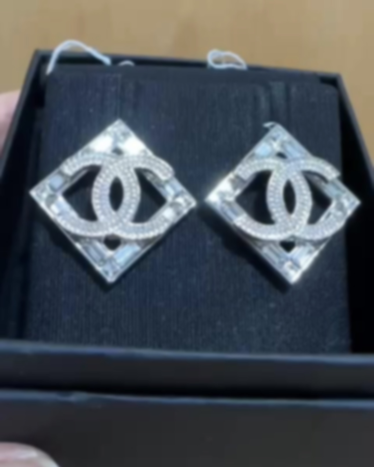 Chanel 香奈兒 雙 C 鑽石方塊耳環