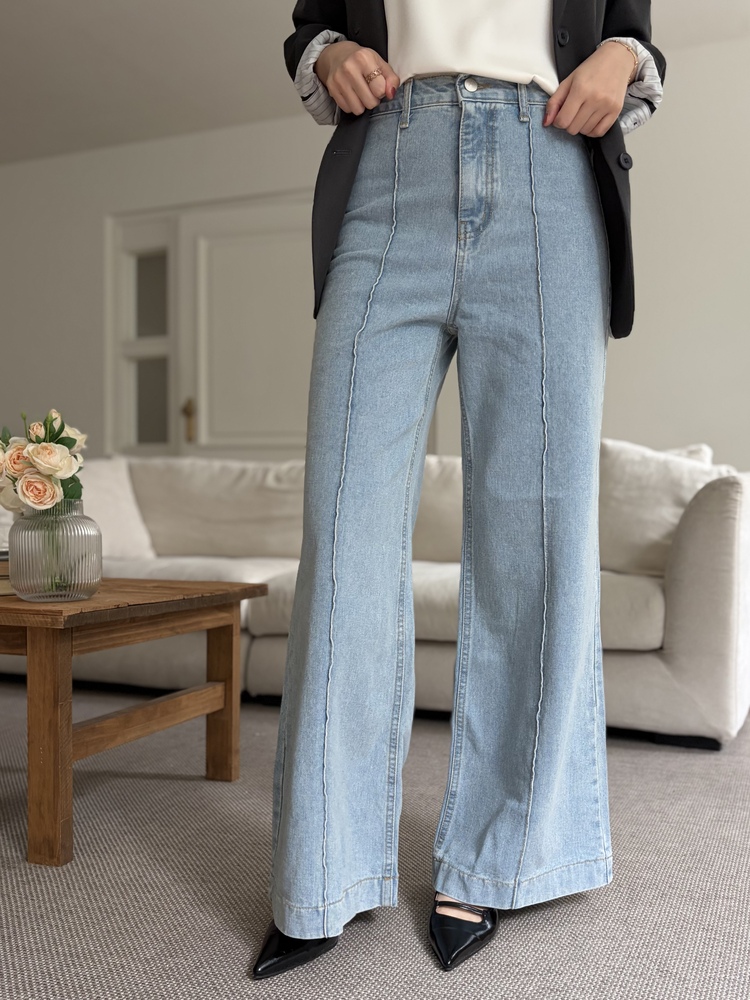 The Seamline Wide-Leg Jeans