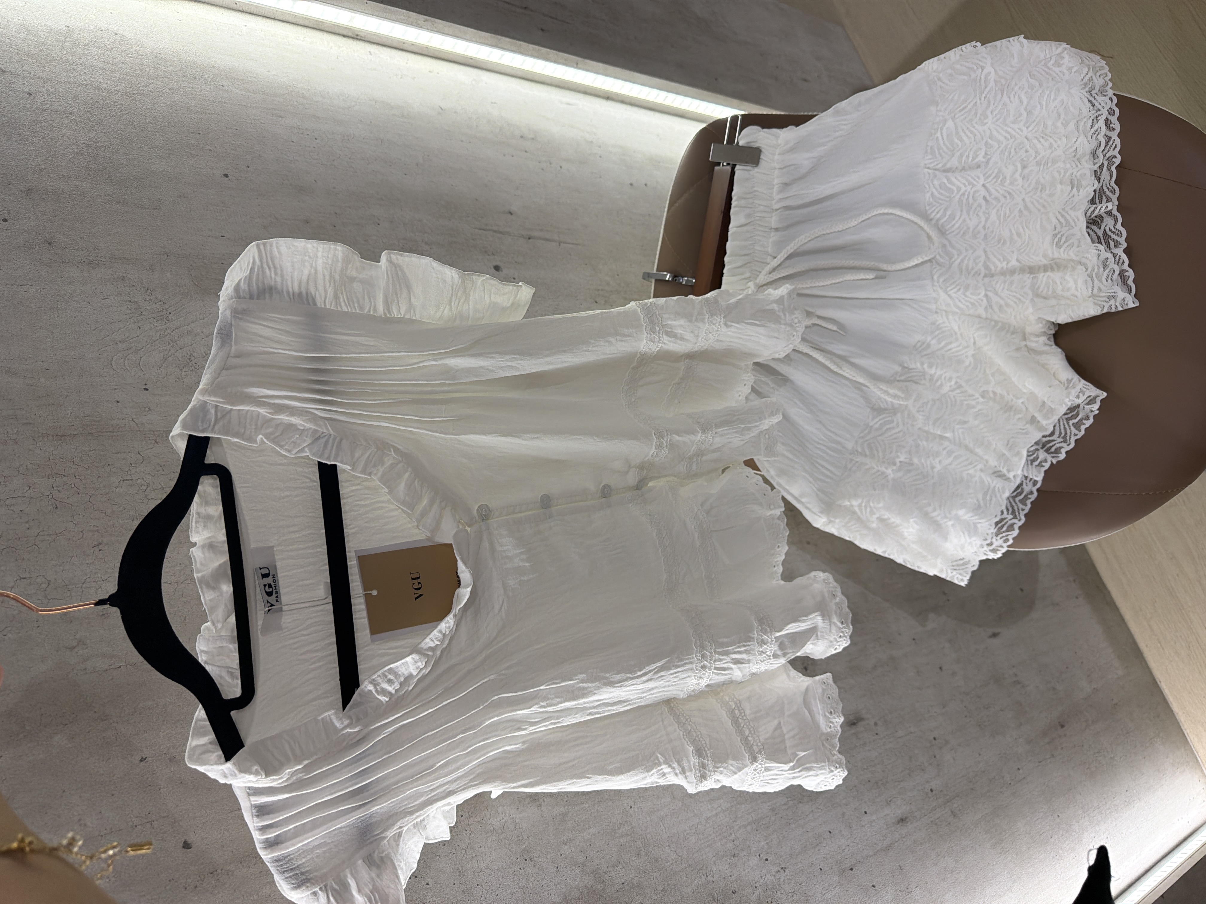 VGU 時尚白色套裝