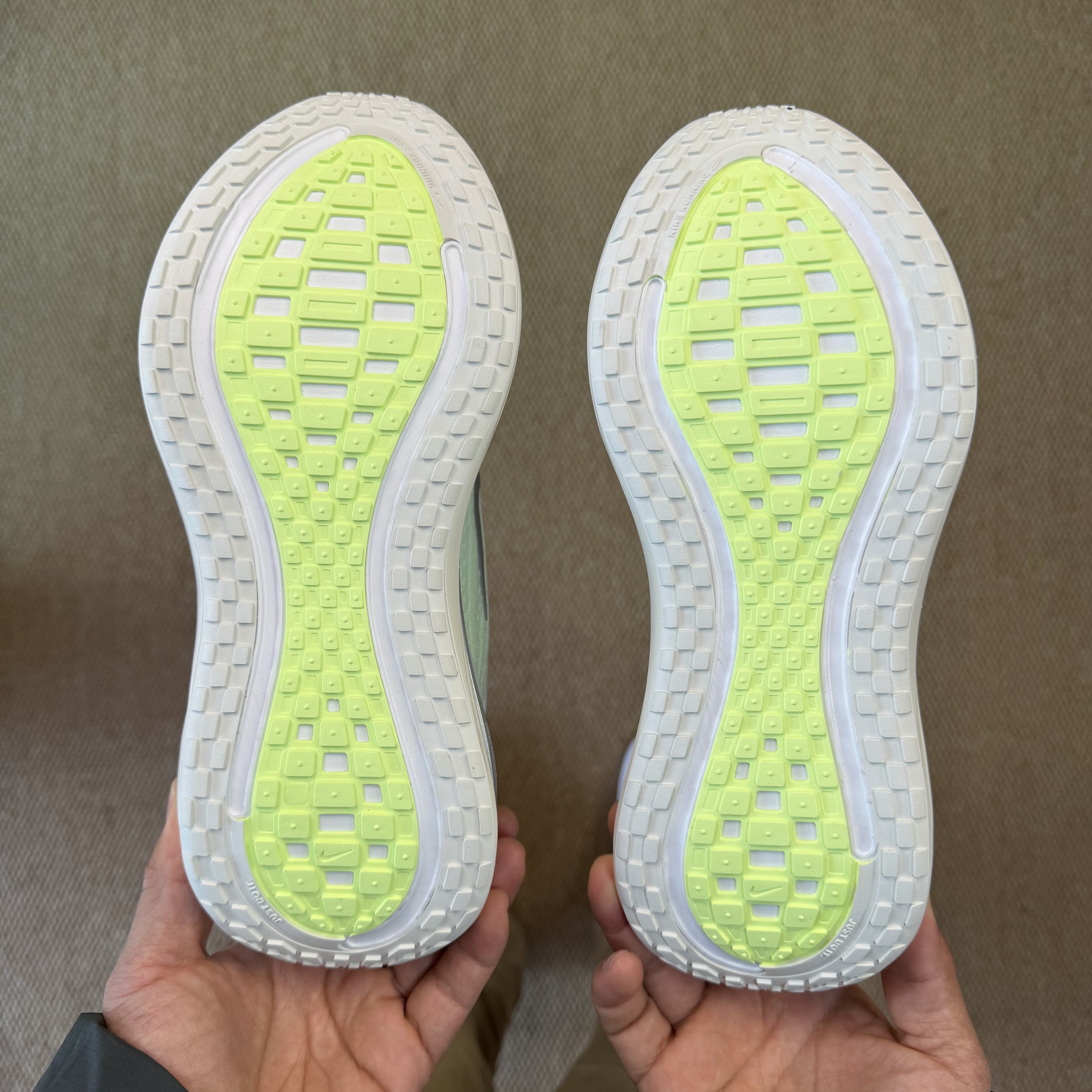 Nike Vomero Plus HV8150-103