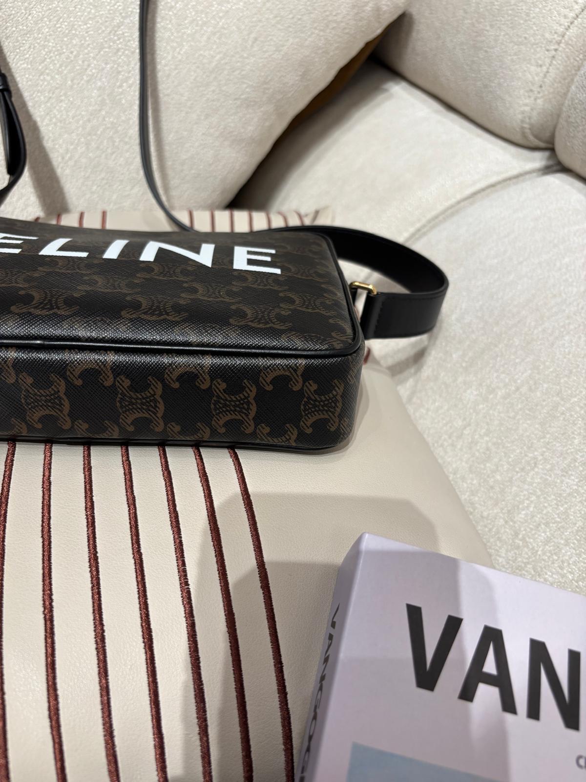  全新 CELINE標誌印花中號郵差包crossbody bag 100%Authentic , 全新未使用品 ✅專門店收據✅booklet✅dust bag