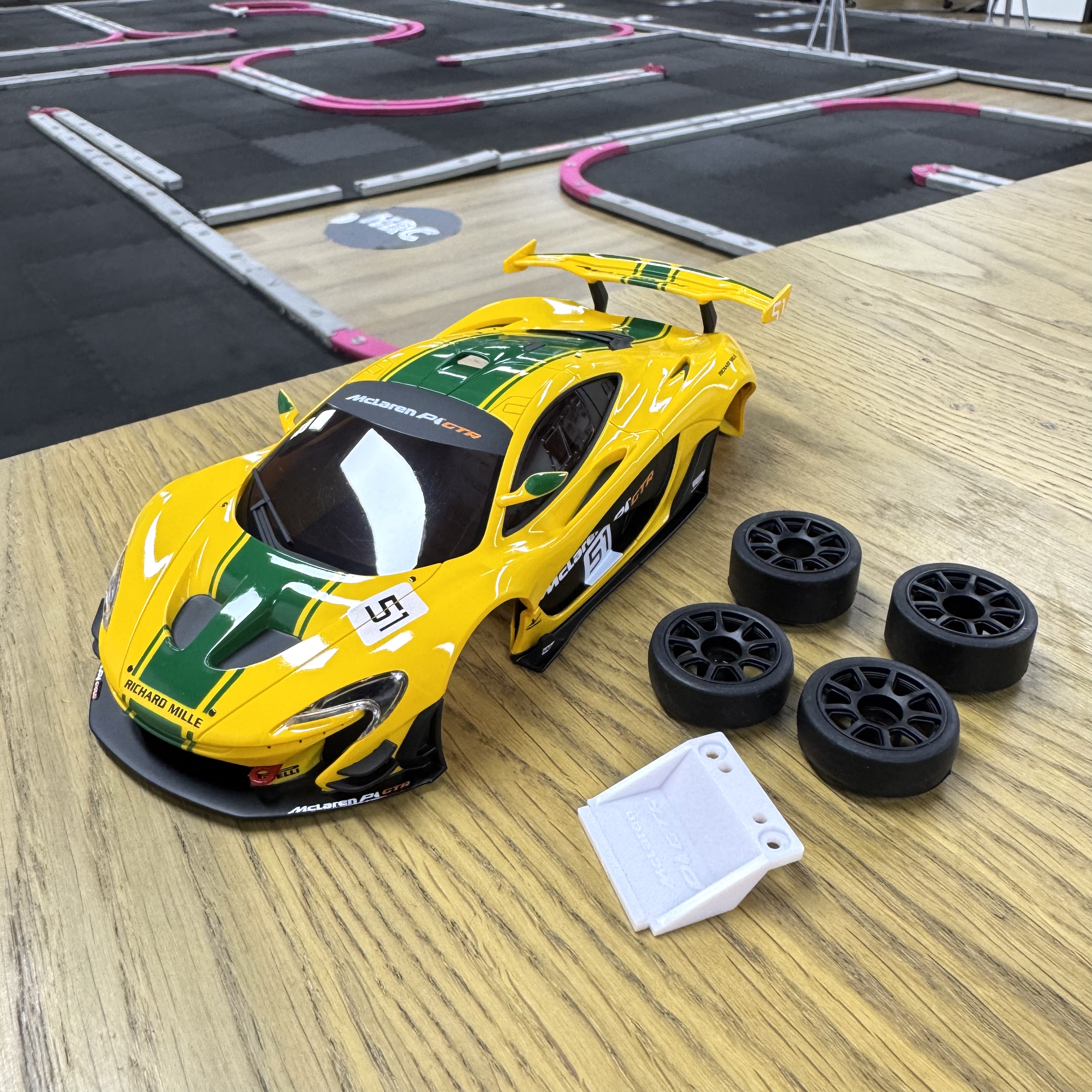 McLaren P1 GTR Yellow/Green 