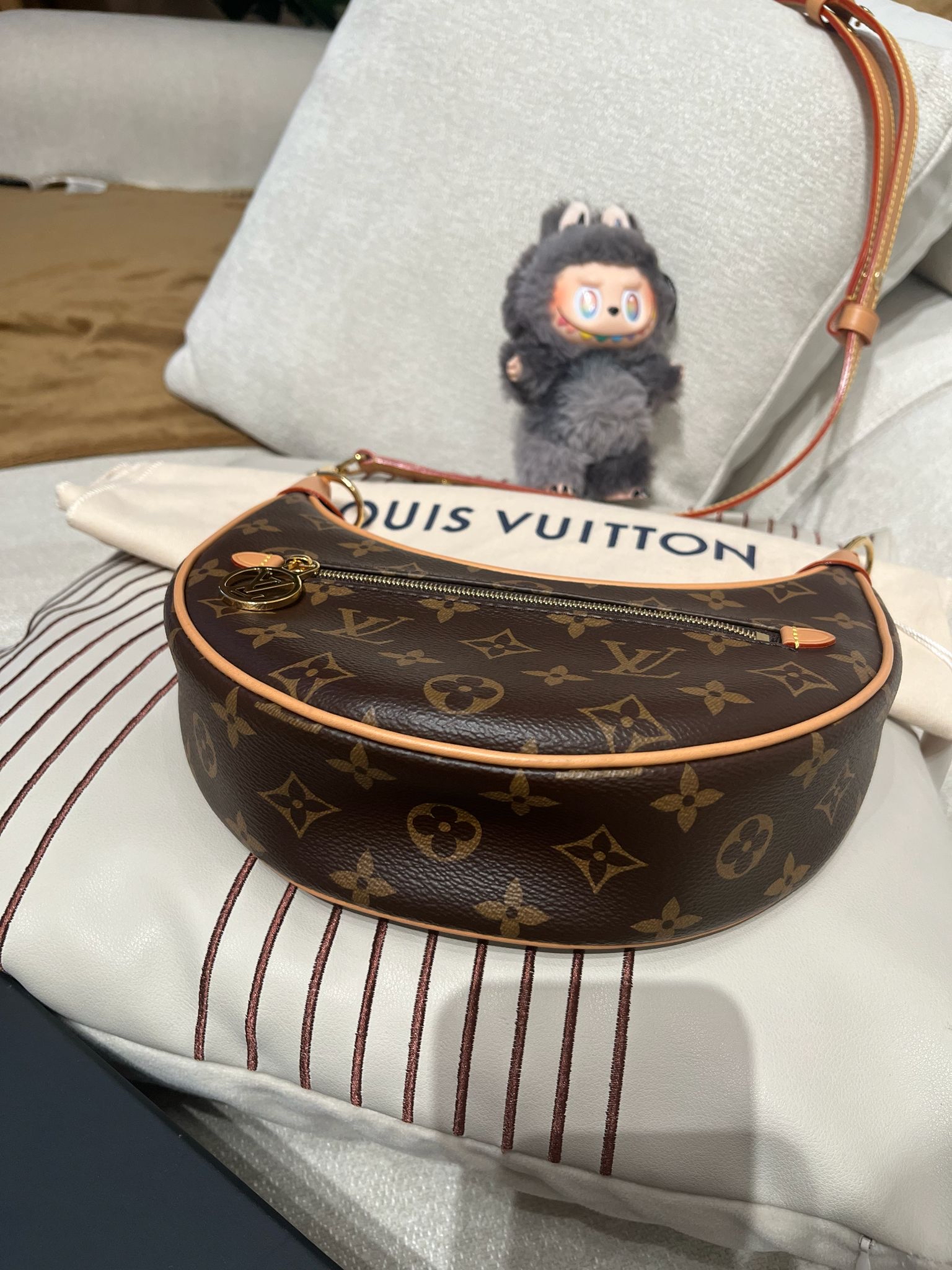 Lv loop hobo monogram M81098 ,100%Authentic, 98%new ✅Dust bag✅Box