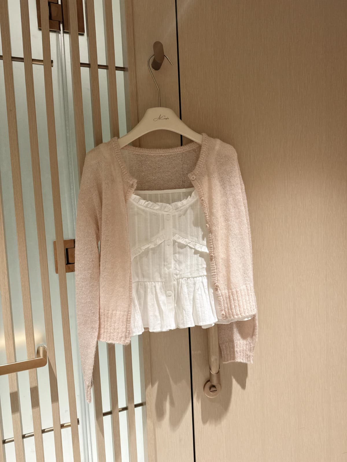 【日常甜美】荷葉邊拼接吊帶上衣