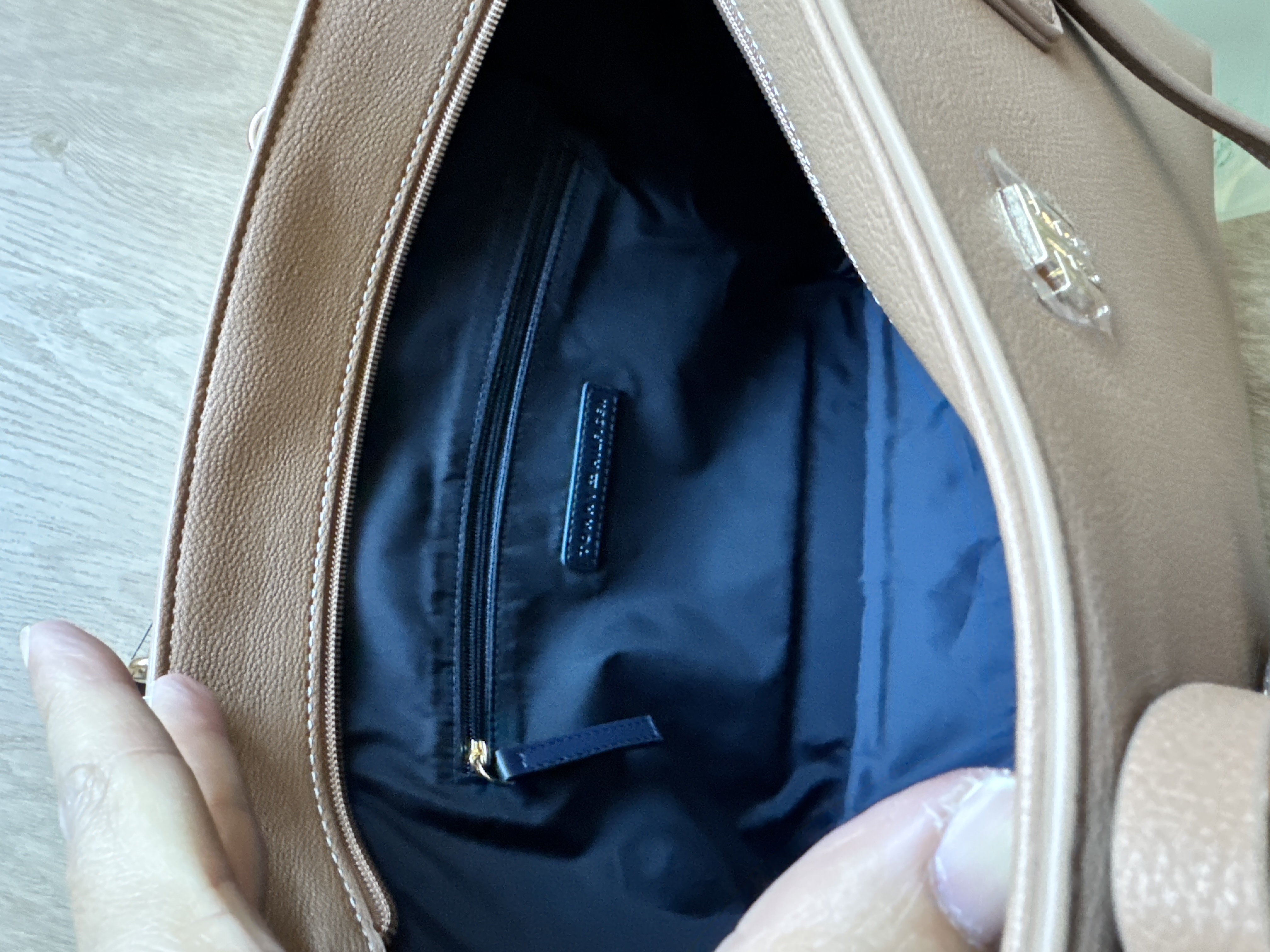 Tommy Hilfiger啡色女裝手袋 (香港現貨)