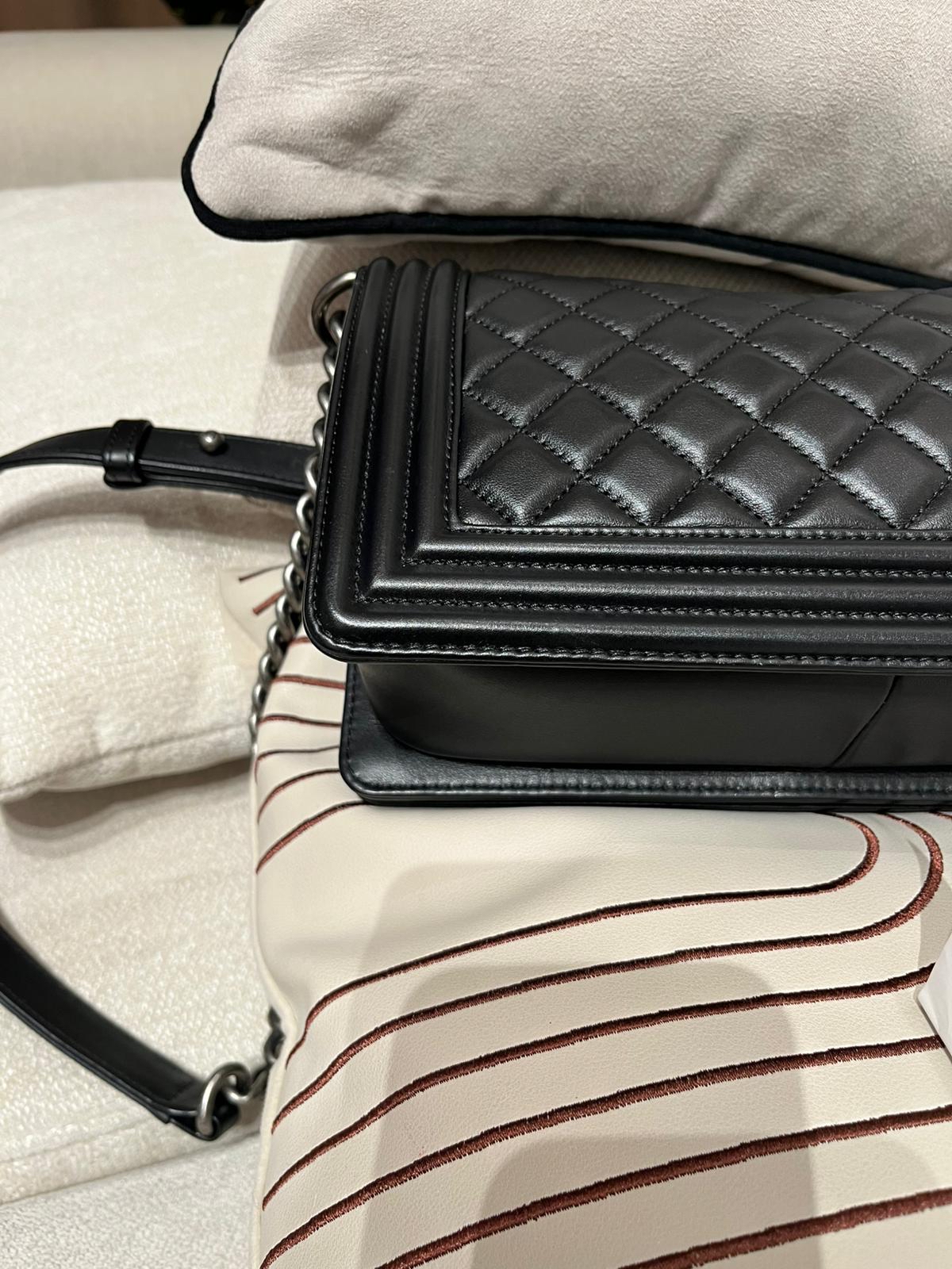 Chanel boy 25cm A67086 黑色小牛皮復古銀扣 100%Authentic,95%new ✅香港專門店收據✅26card✅dust bag✅box