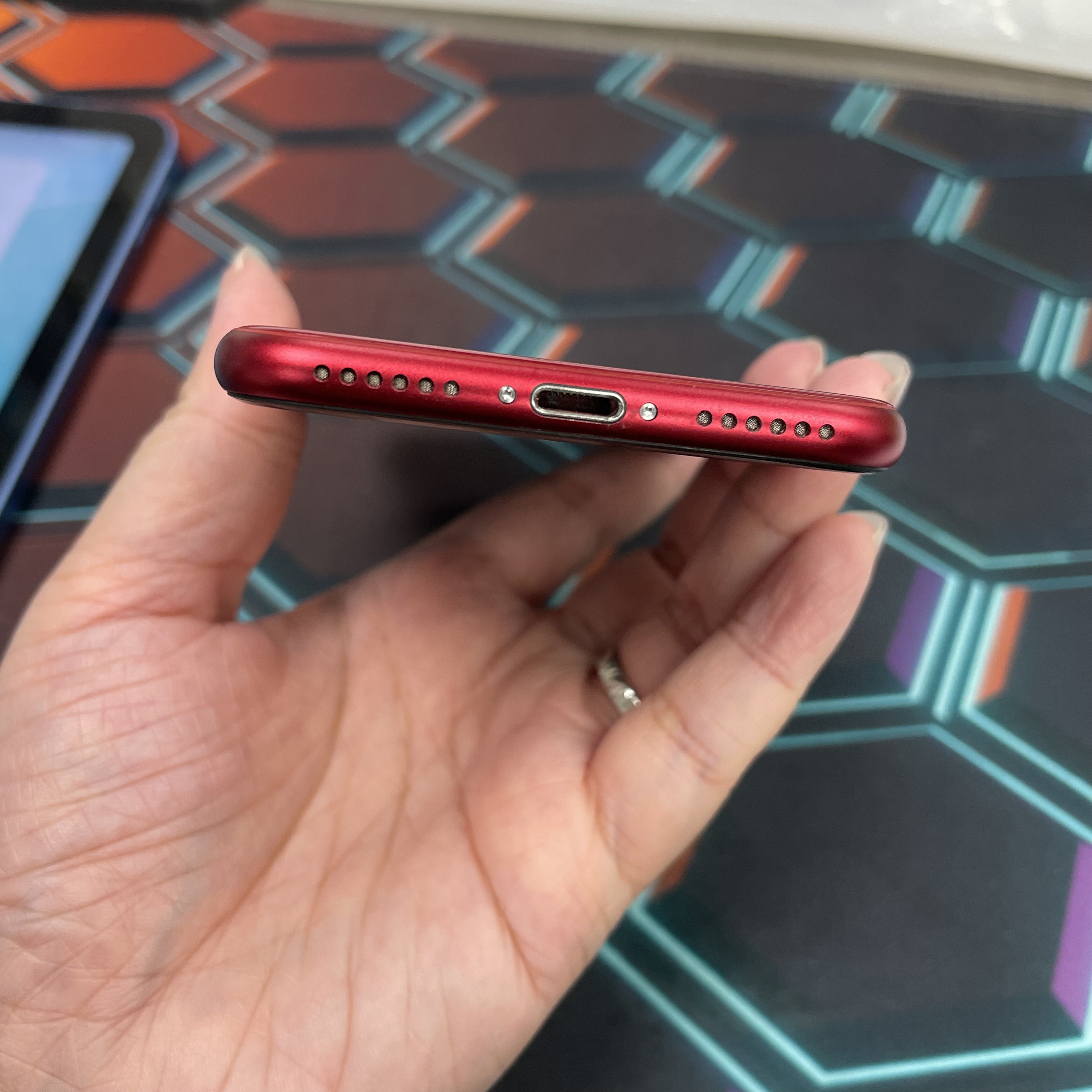*7866 SE 3 完美機 128GB 電100 紅色 red