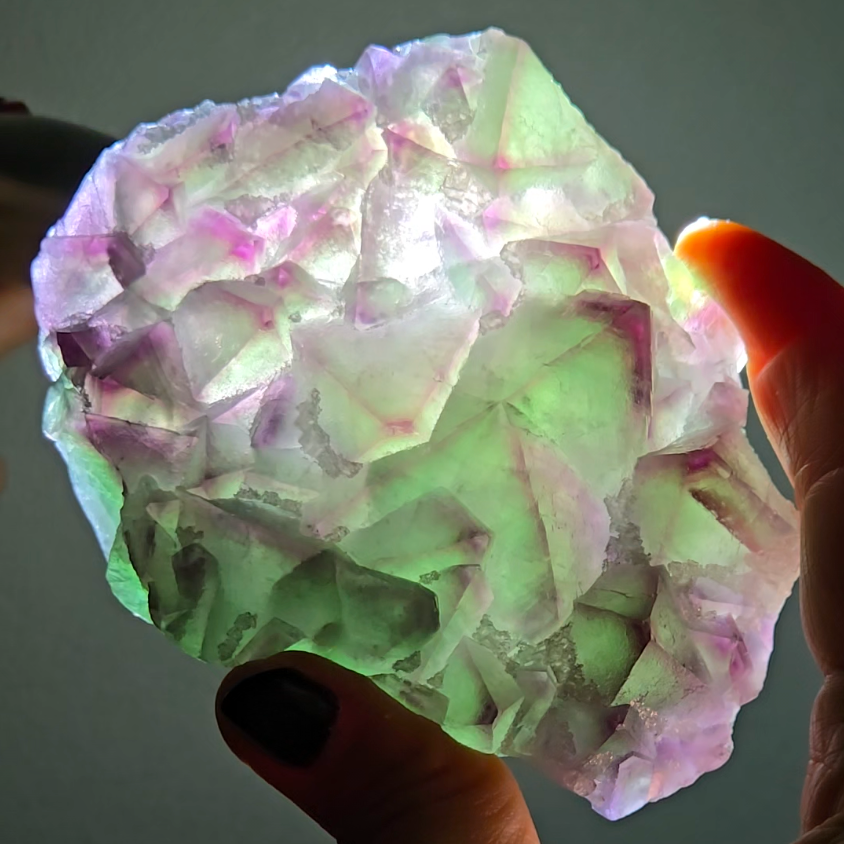 Purple-edged octahedral fluorite floater - FL281