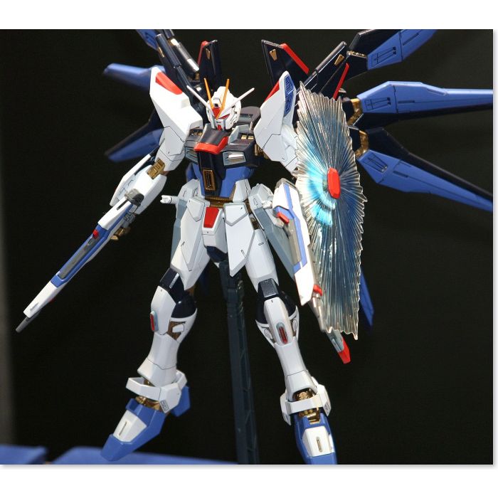 1/100 MG STRIKE FREEDOM GUNDAM FULL BURST MODE