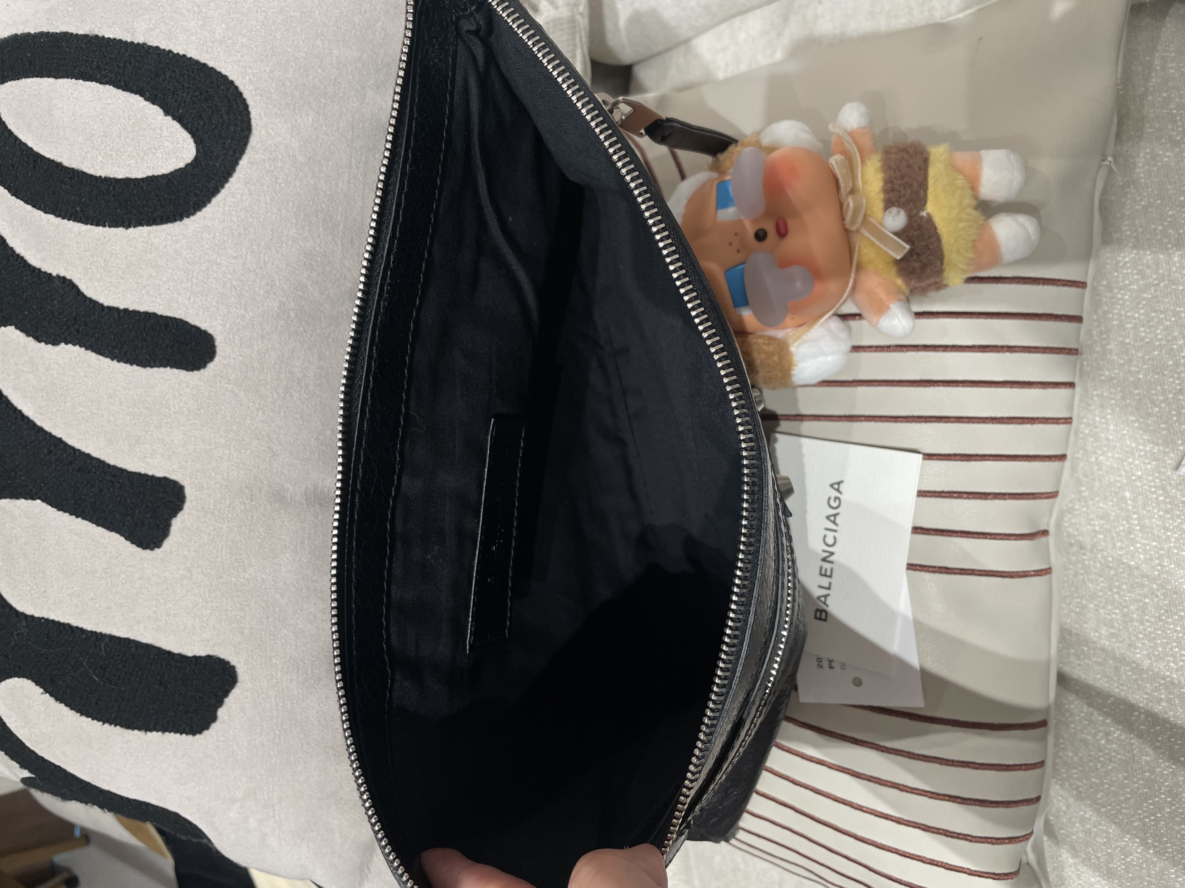Balenciaga clutch bag 黑色銀扣100%Authentic,98%new✅tap booklet
