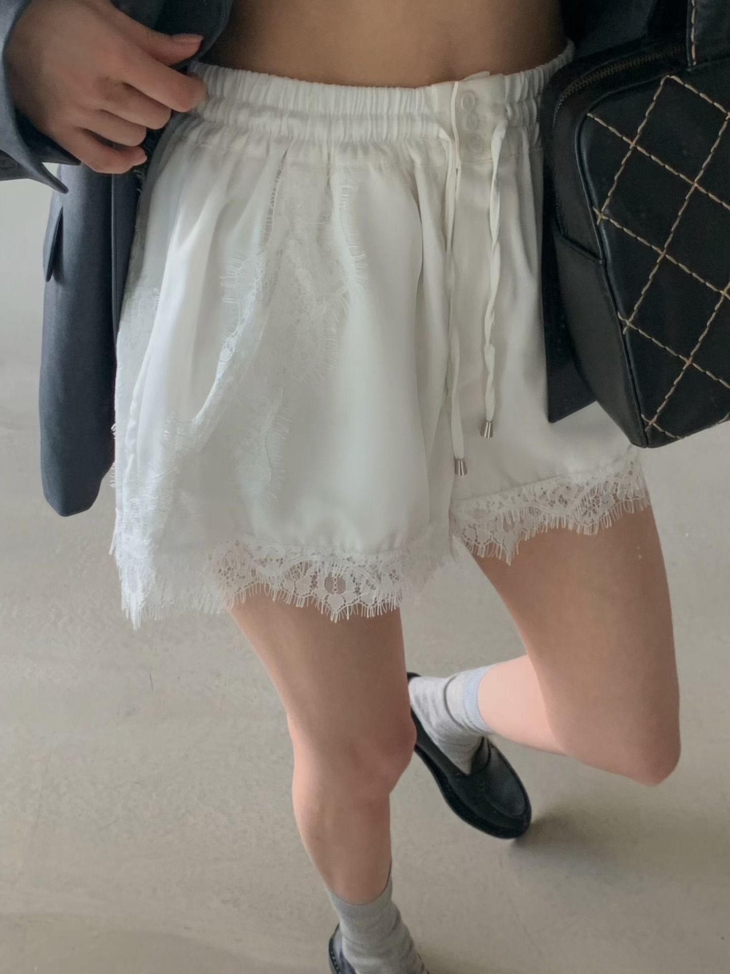 LACE SHORTS