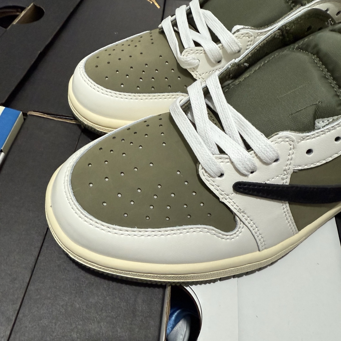 Travis Scott x Air Jordan 1 Low OG "Medium Olive" DM7866-200