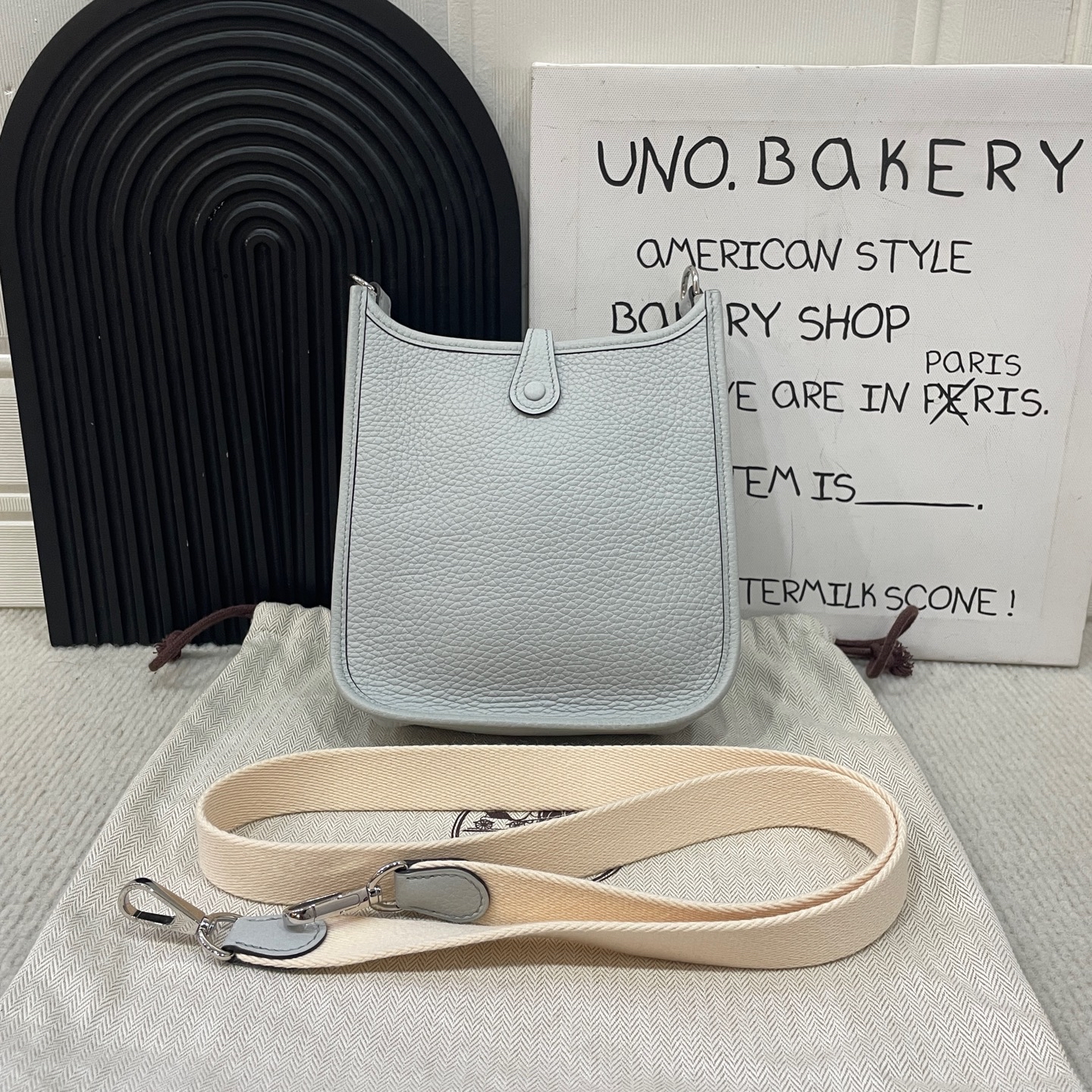 【預訂貨品】Hermes淺藍色銀扣mini Evelyne