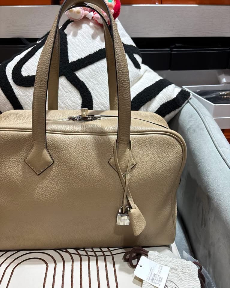 Hermes Victoria 35 STAMP X 風衣灰  100%Authentic, 98%new  ✅key lock ✅dust bag  