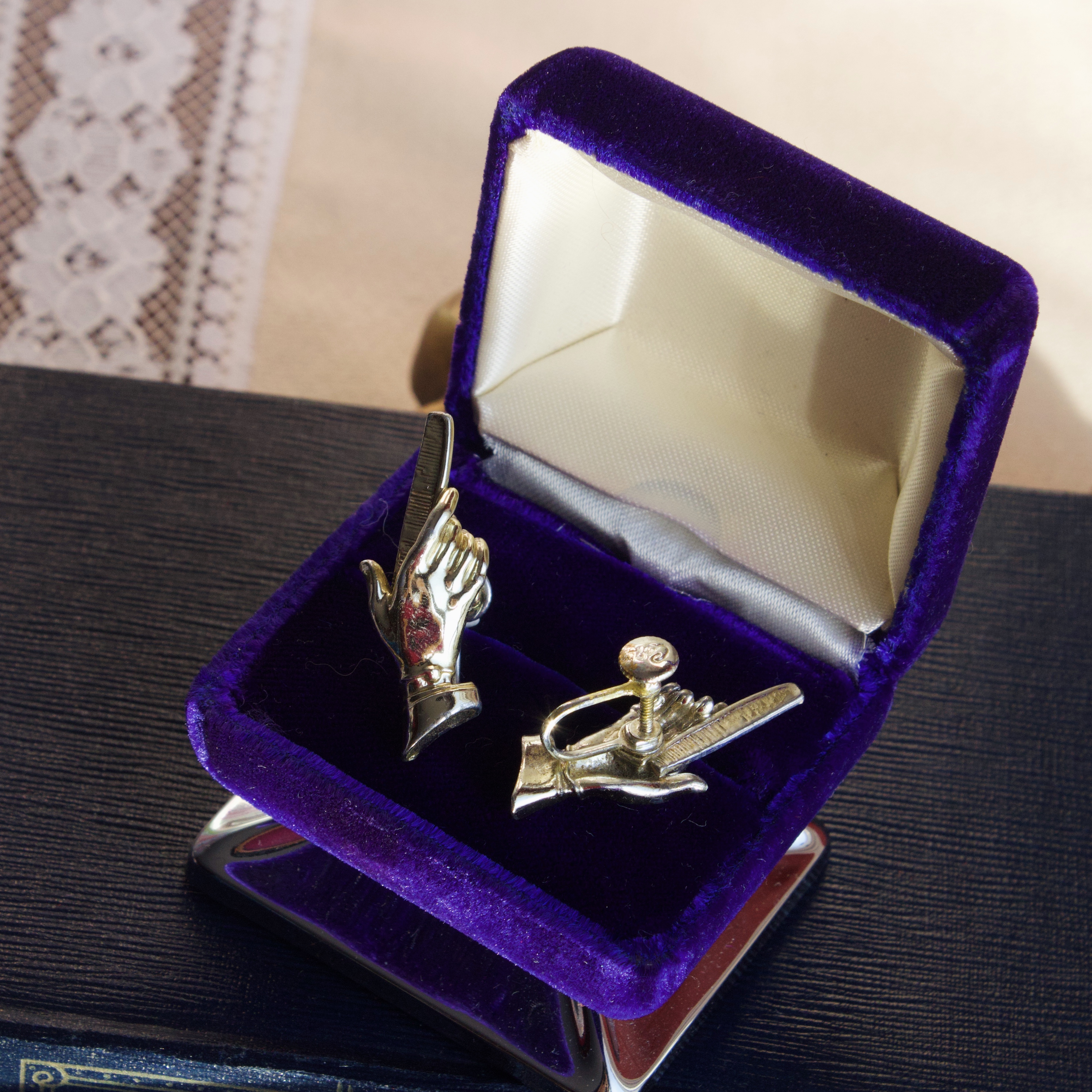 Rare! Vintage C.a. 1950s Stamped "Coro" Silver Tone Hairdresser Screw Back Earrings(MT1436)