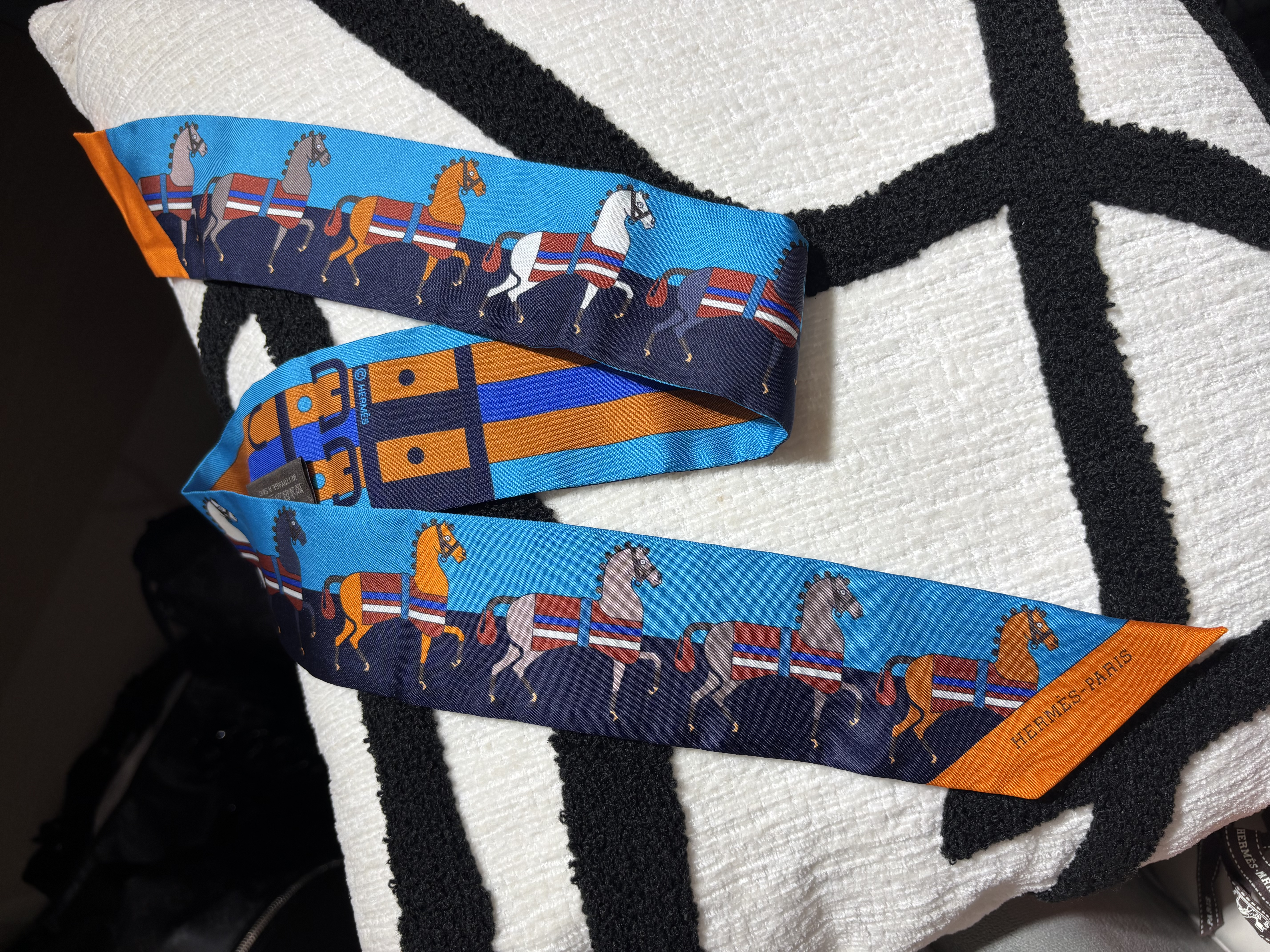 Hermes Twilly 100%silk 100%Authentic,99%new ✅box  