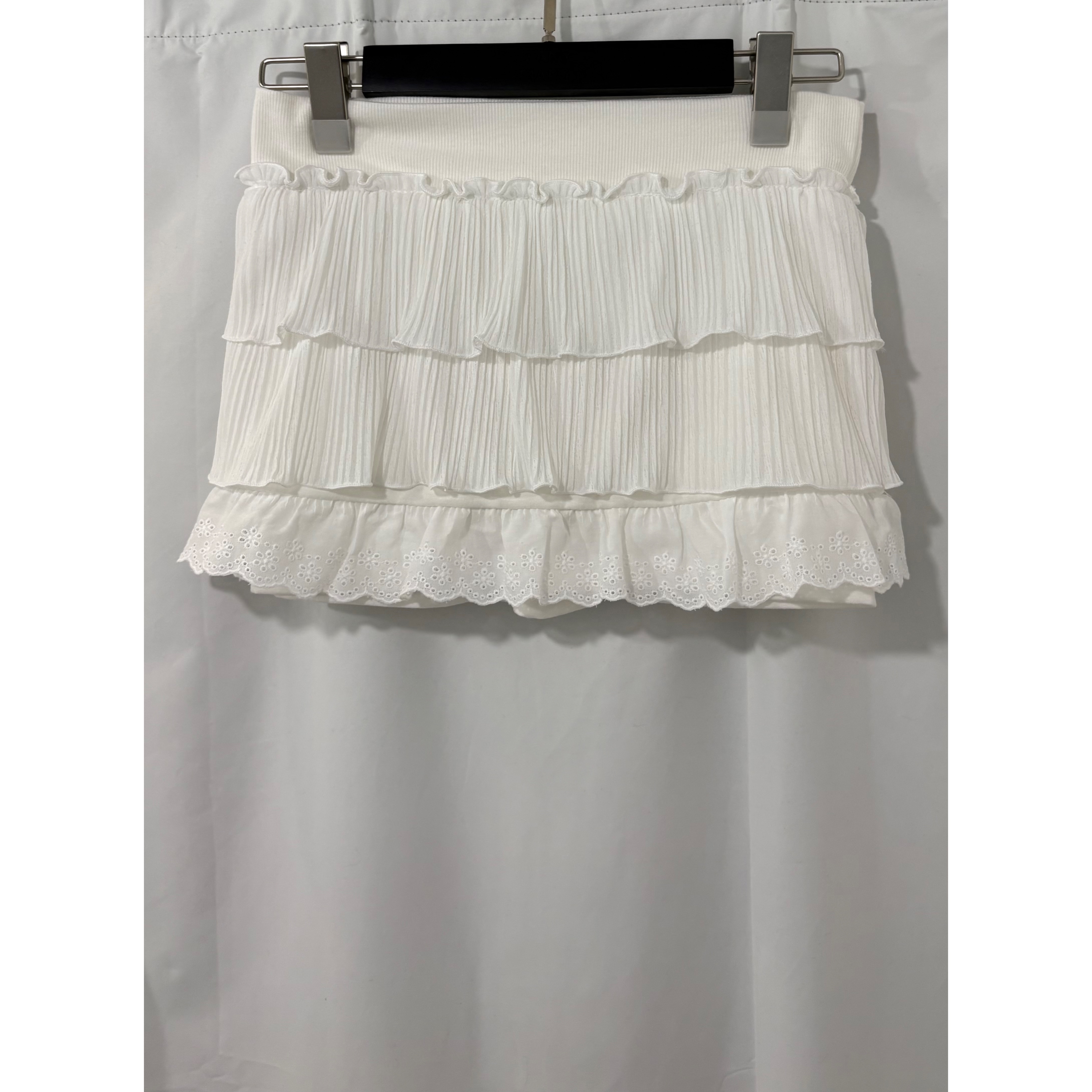 2607S《TIERED LACE-TRIM PLEATED SKPT》