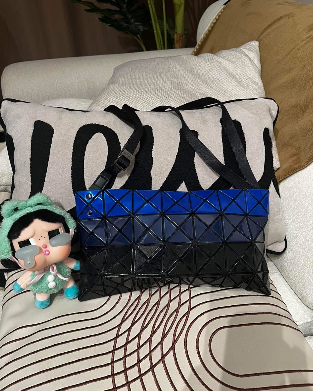 Issey miyake BaoBao crossbody Bag  100%Authentic,98%new