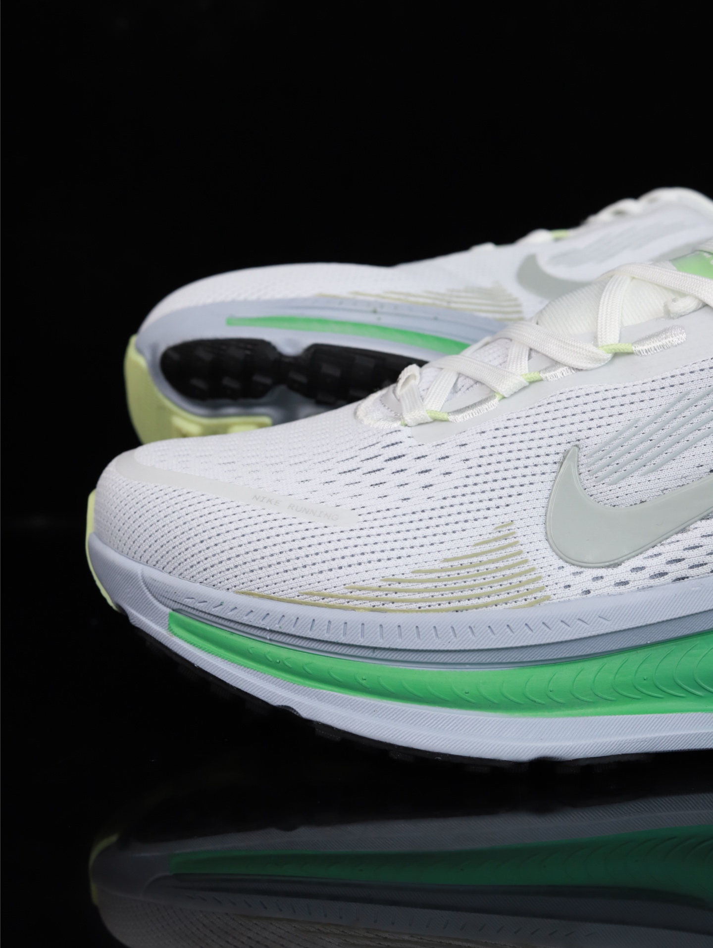 Nike Vomero 18 HM6804-108