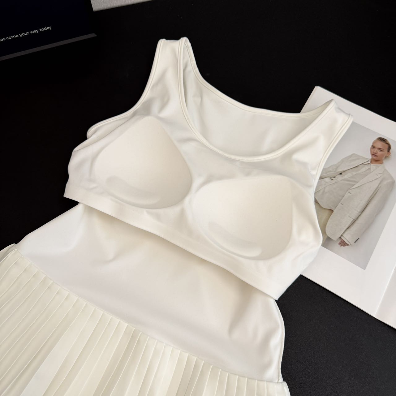 Alo 不規則百褶運動連身裙