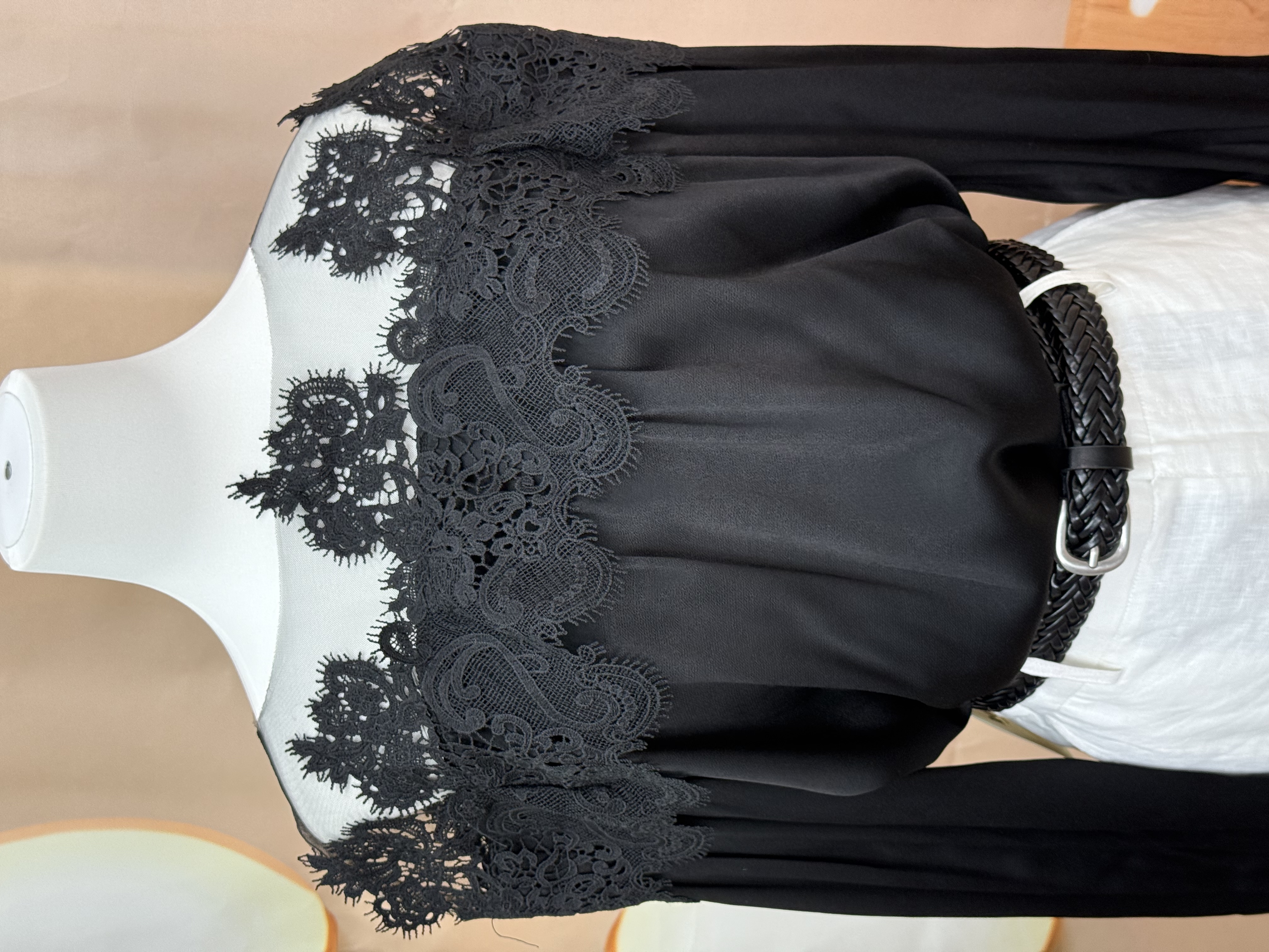 银丝一字领上衣