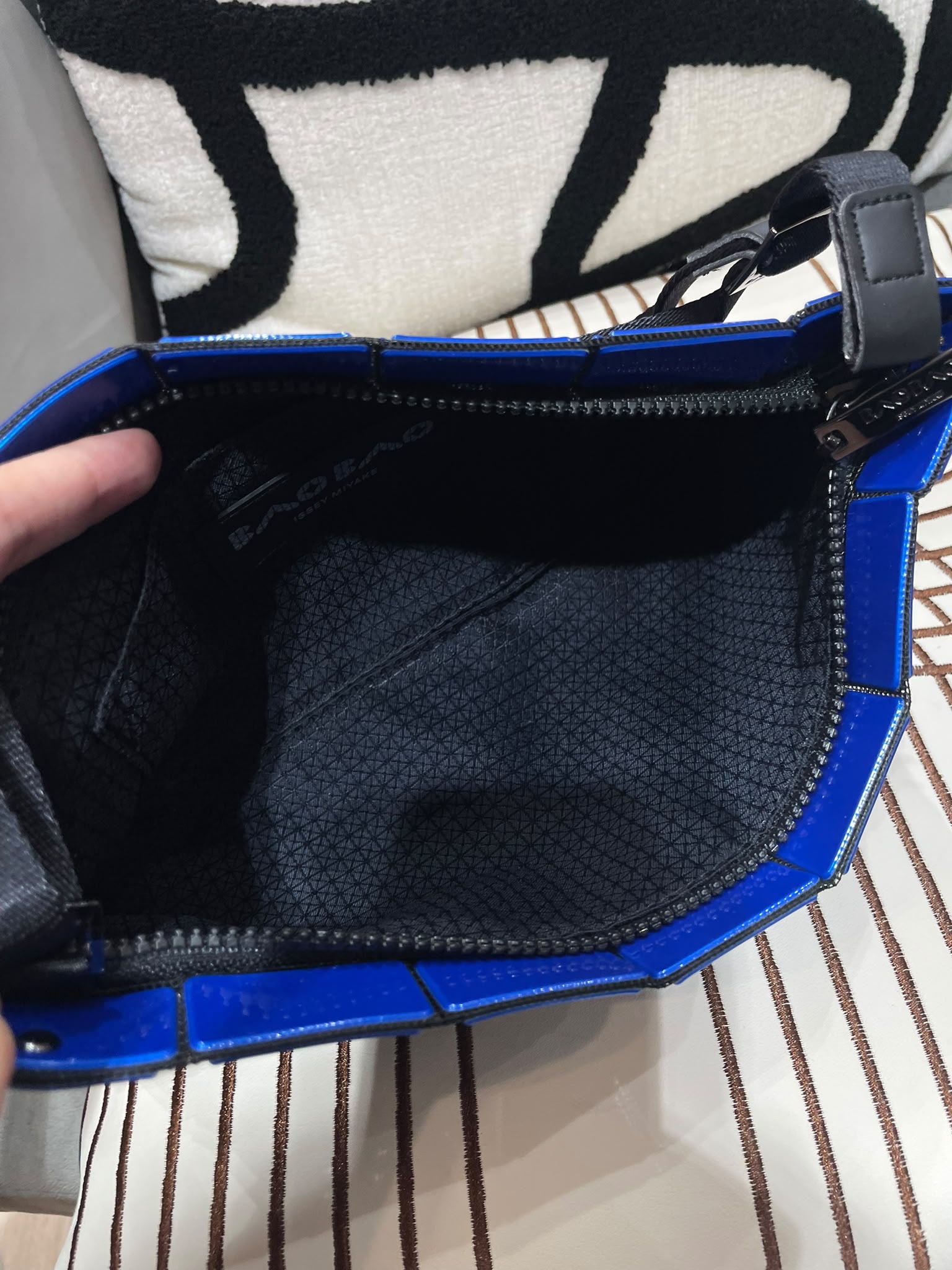 Issey miyake BaoBao crossbody Bag  100%Authentic,98%new