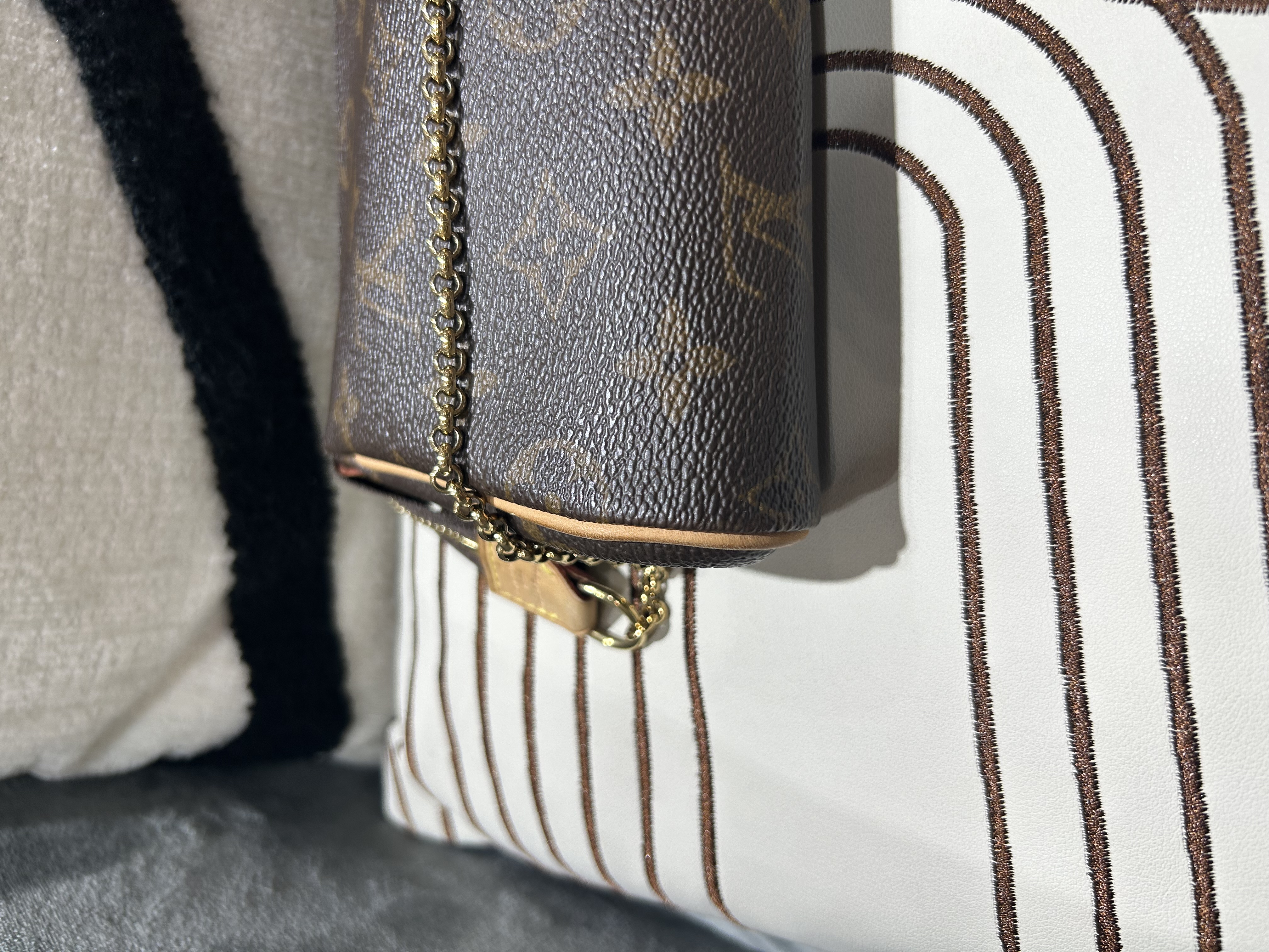 Lv Eva 2 way bag monogram Louis Vuitton M95567 100%Authentic, 98%New ✅Strap ✅Dust bag