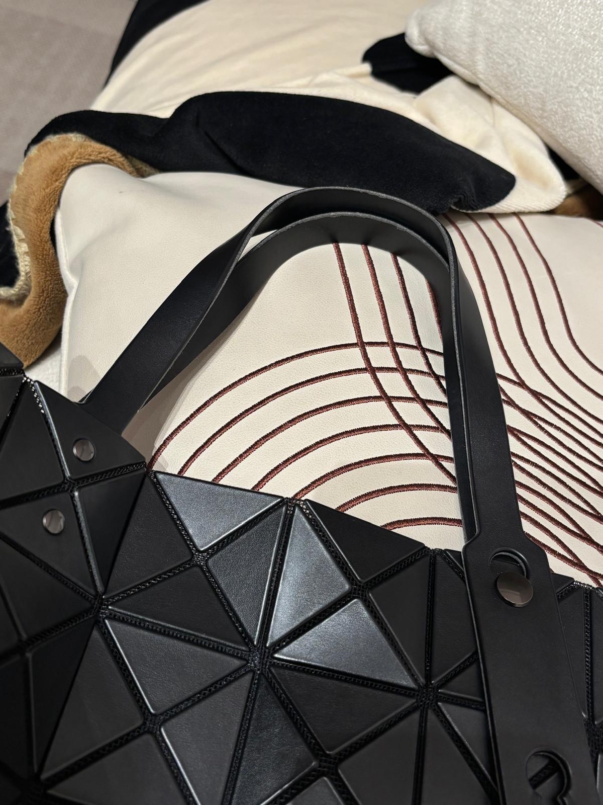 Issey Miyake Bao Bao Tote Bag 啞黑色 100%Authentic, 95%New ✅Dust bag