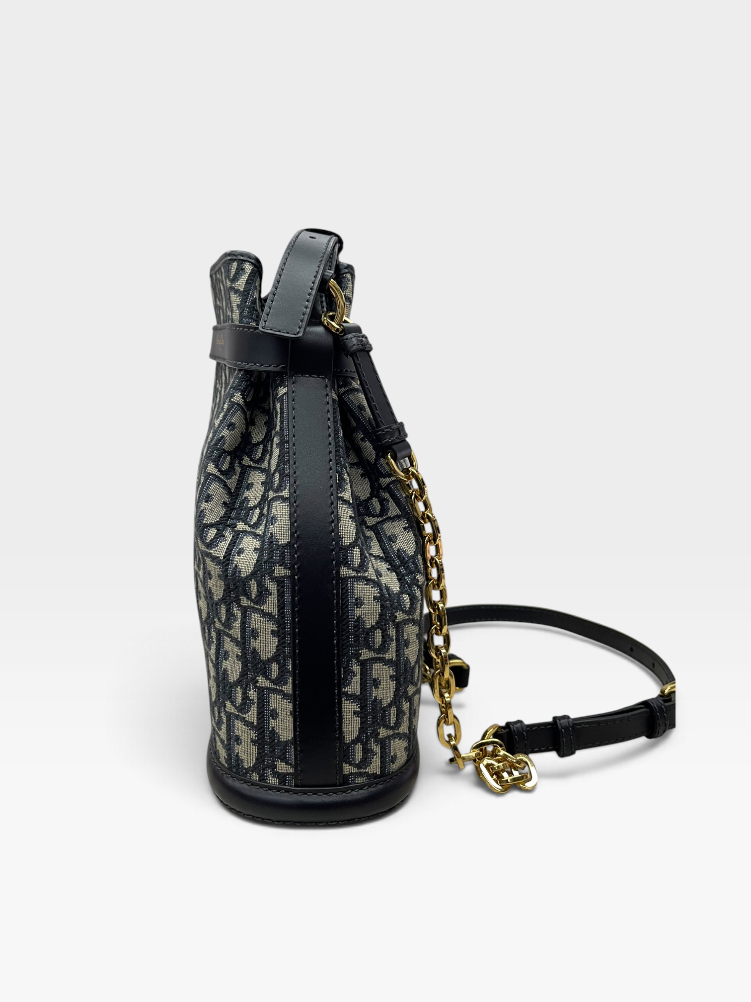 Pre-Owned DIOR Bucket Bag / Product Code: 092702