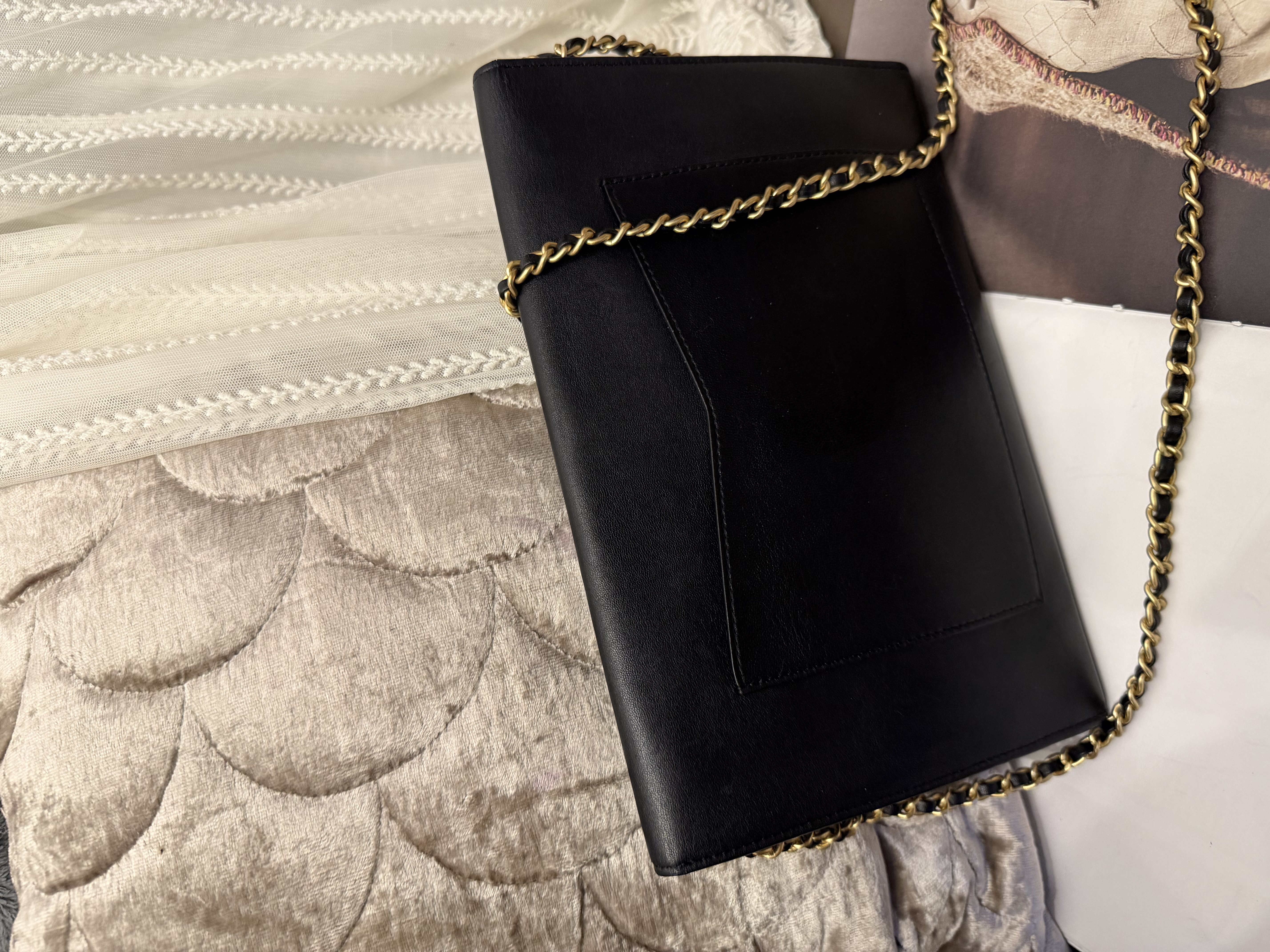 chanel cc black ENVELOPE flap clutch black lamb GHW