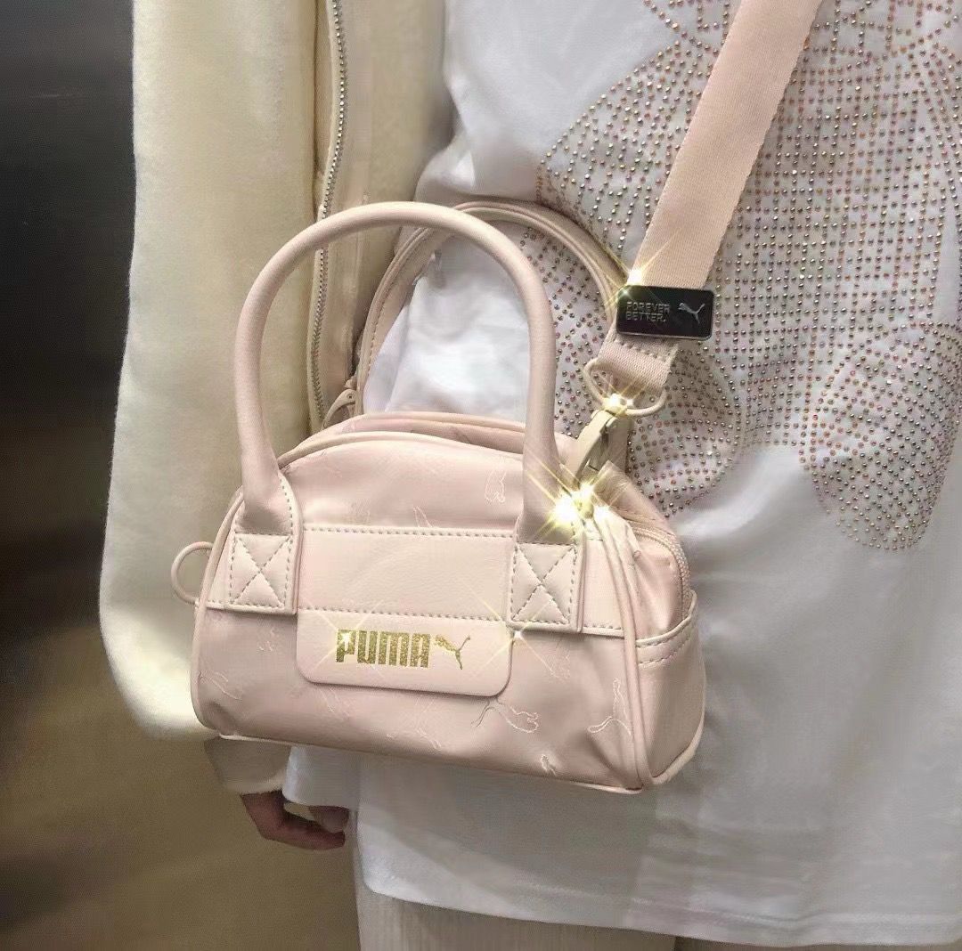 $75隻。2隻起$ 65隻。4色選擇Puma 隨行小包包