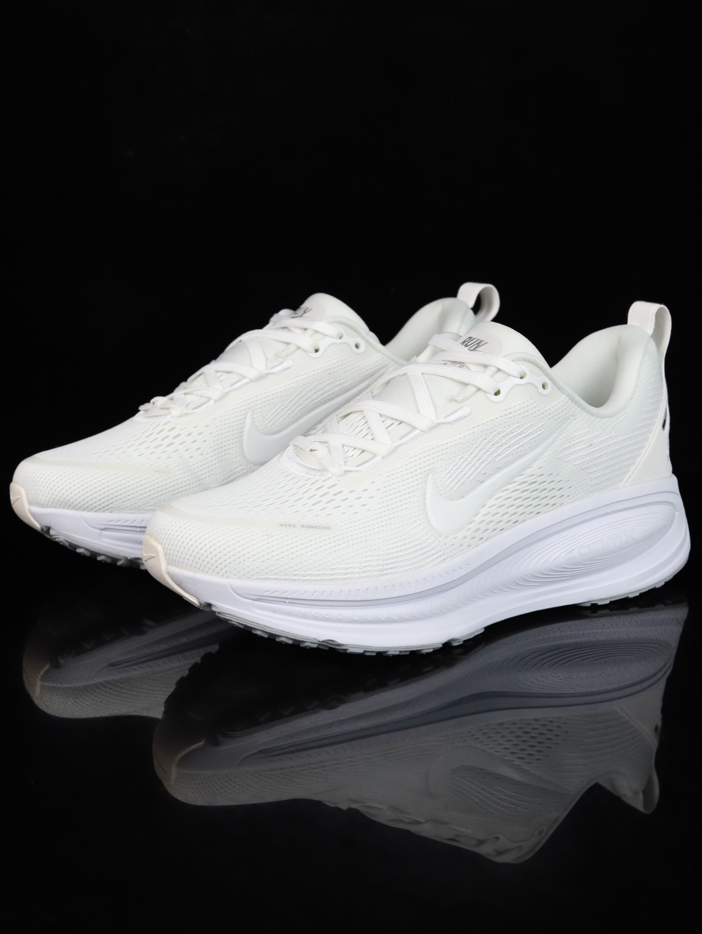 Nike Vomero 18 HM6803-300