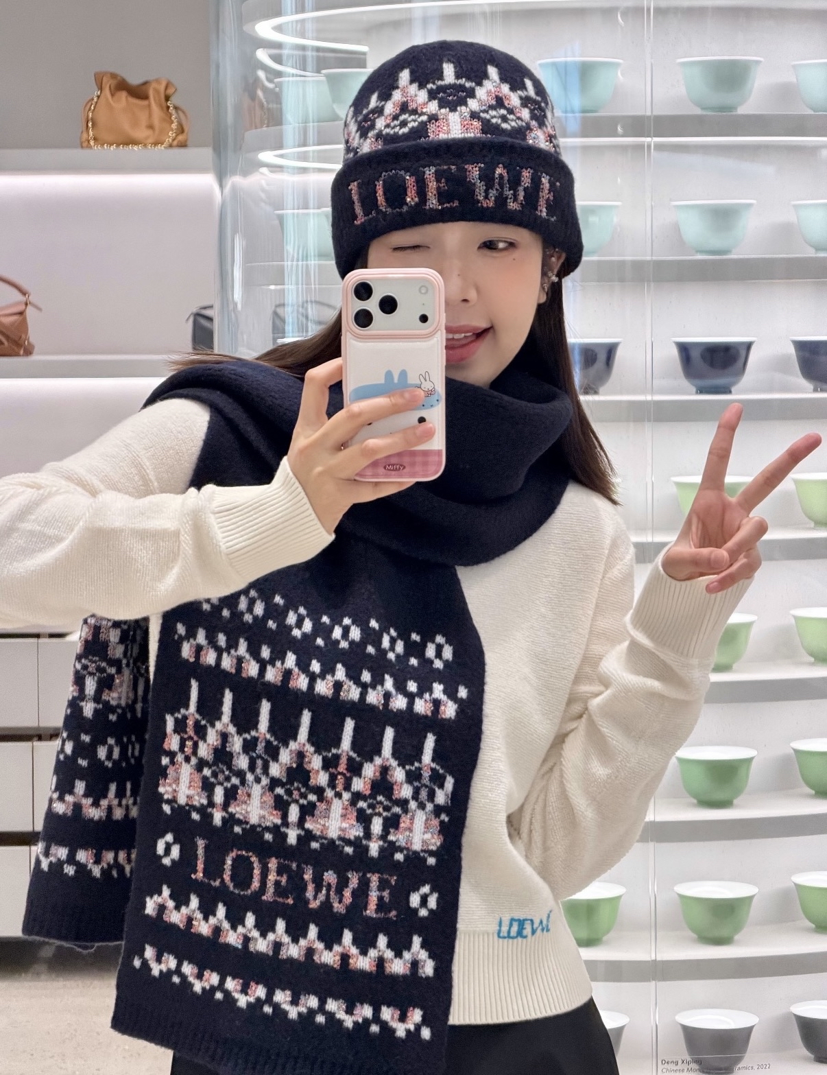 限時優惠✨訂貨🍒Loewe navy scarf 有閃珠片 Size 28x172cm   88% wool, 12% polyamide