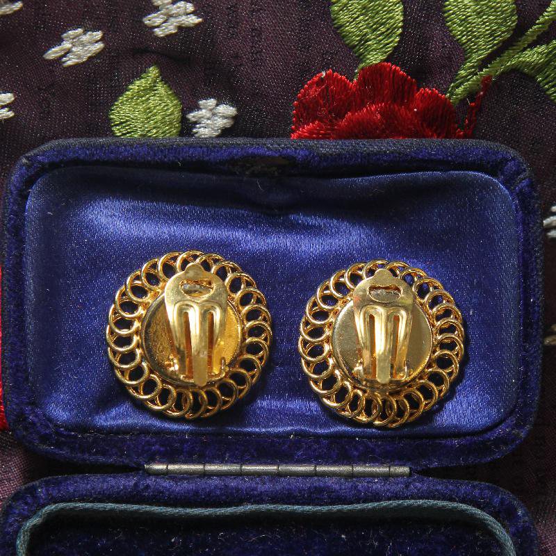 1960S VINTAGE ITALIAN MOSAIC ROUND SWIVEL FRAME CLIP EARRINGS - WHITE(FA301)