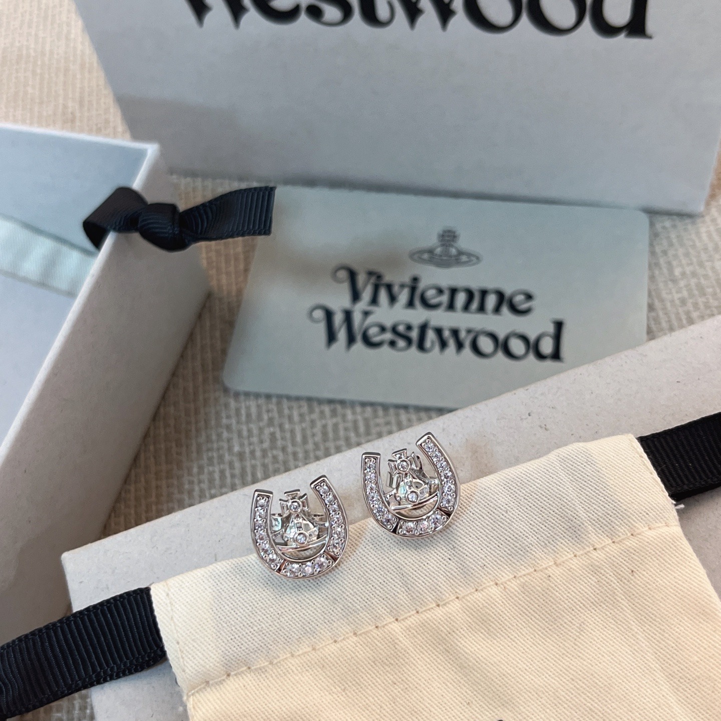 0521 Vivienne Westwood  馬蹄扣土星耳環 7月頭