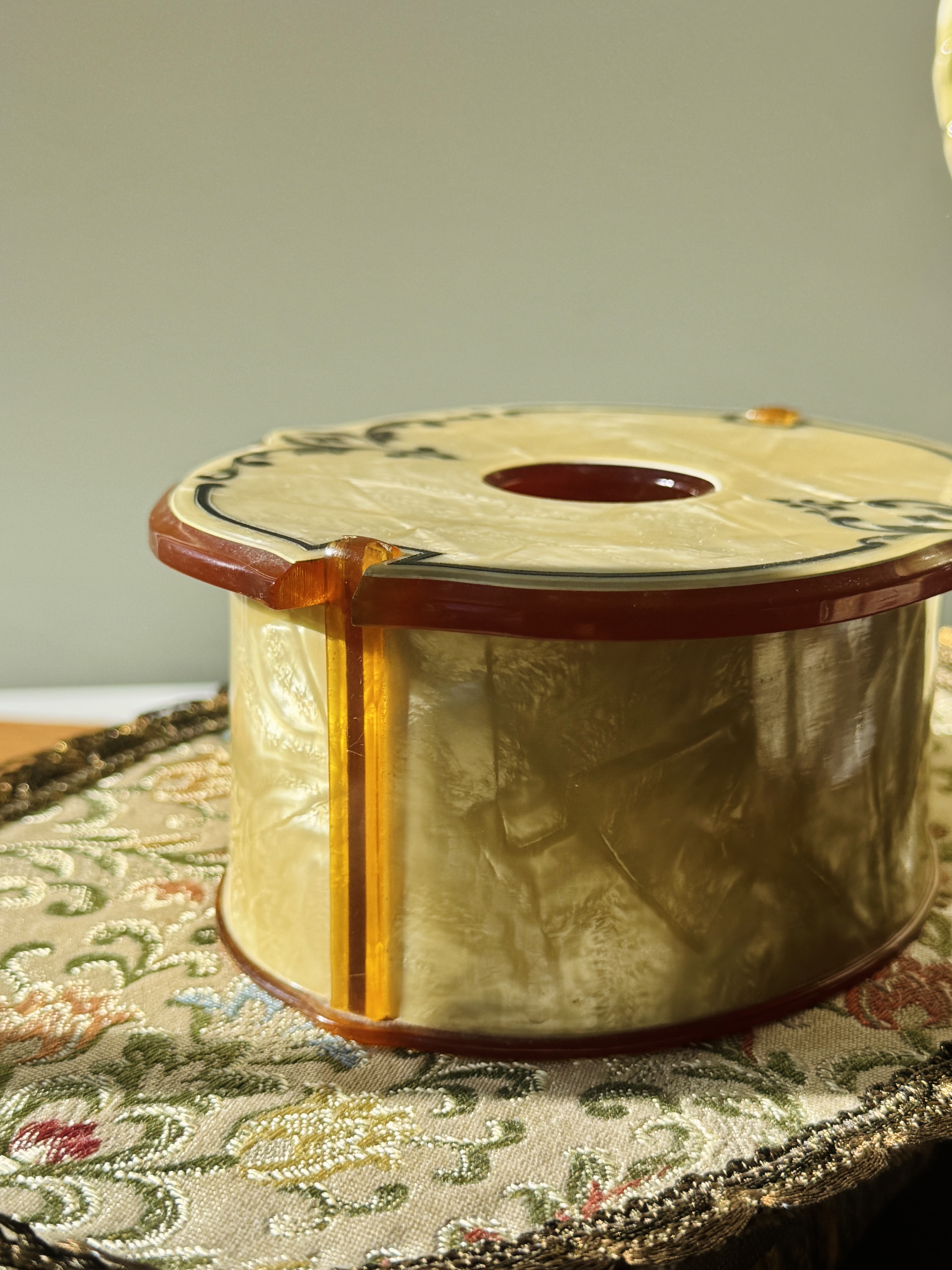 Antique 1920s Art Deco Celluloid Hair Collector / Tissue Box / Trinket Box(MT2650)