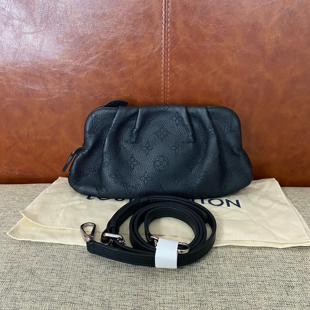 【預訂貨品】Lv黑色全皮雲朵包 