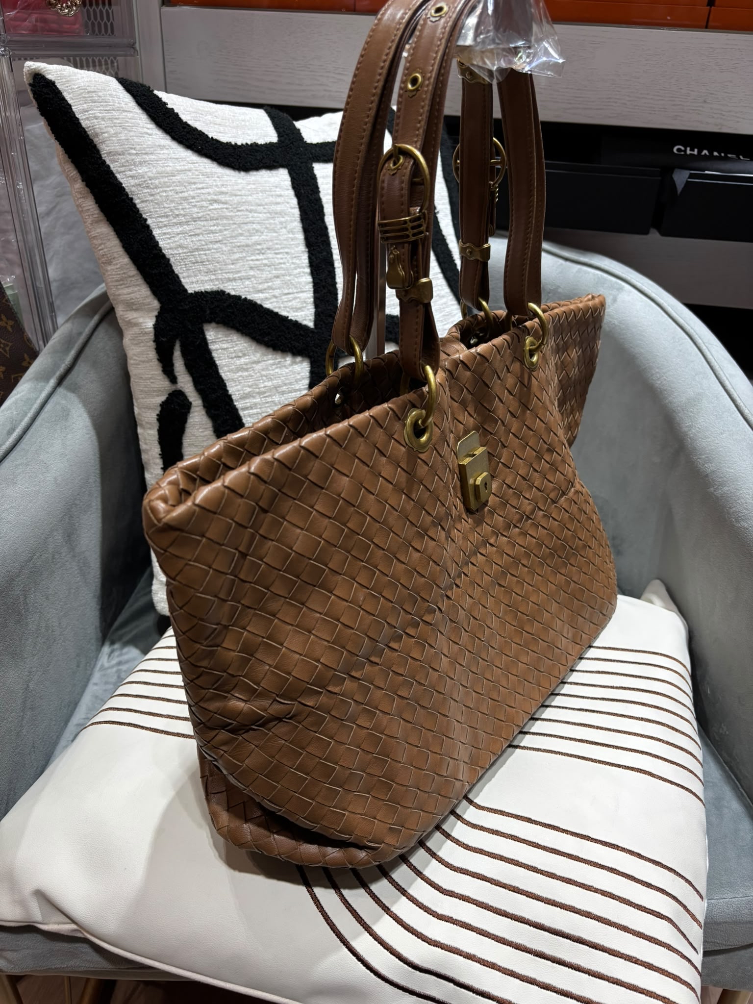 Bottega Veneta Intrecciato Roma Tote Bag shoulder bag Tan 100%Authentic ,90%new 