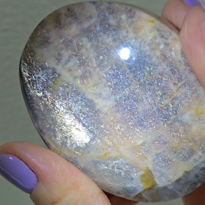 Rainbow lattice black sunstone palm stone - SM572