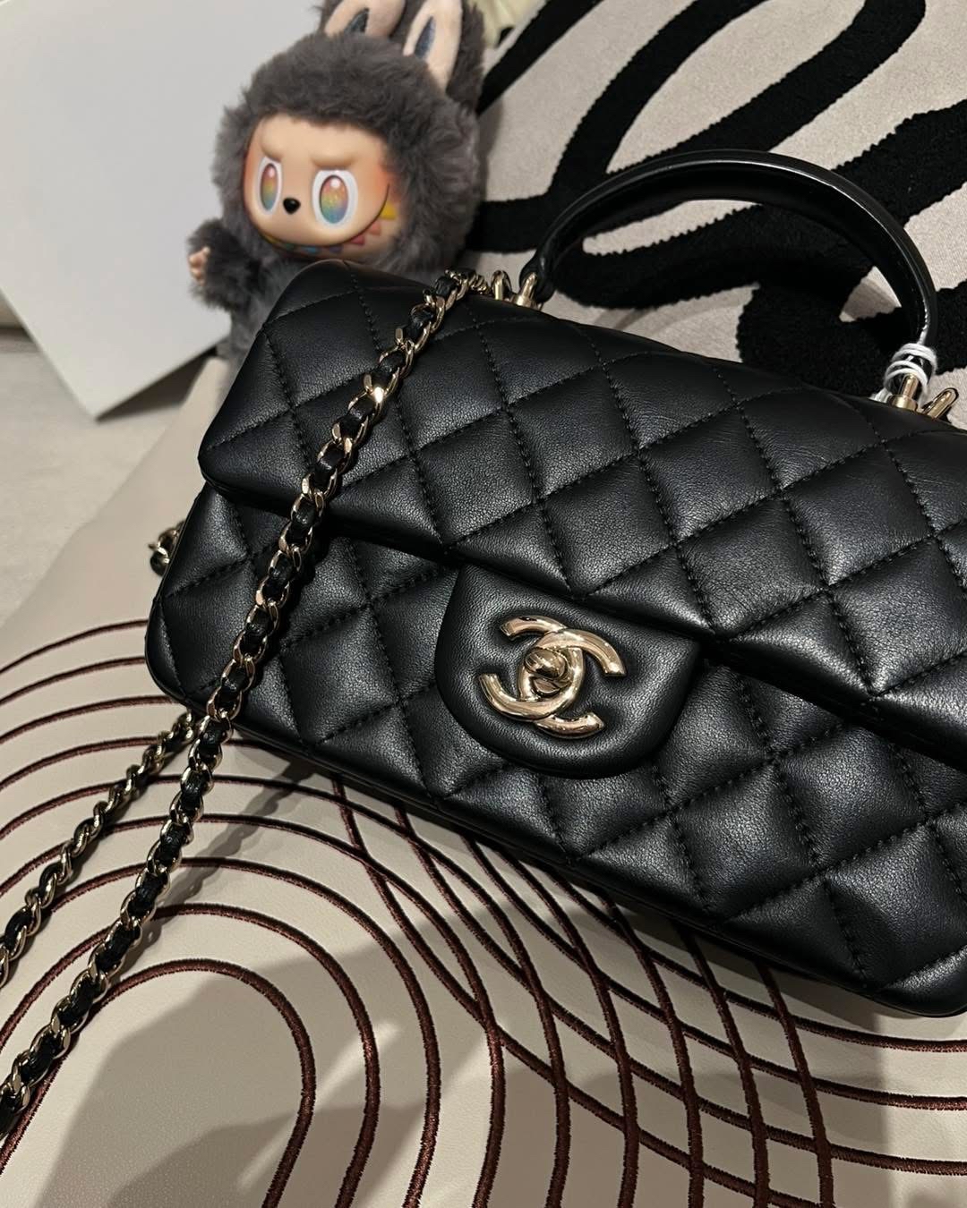 Chanel mini flap bag with Top handle AS2431 黑金 100%Authentic ,95%new ✅晶片✅塵袋✅box