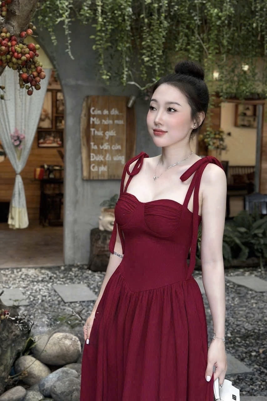 酒紅色吊帶長裙（带胸贴）