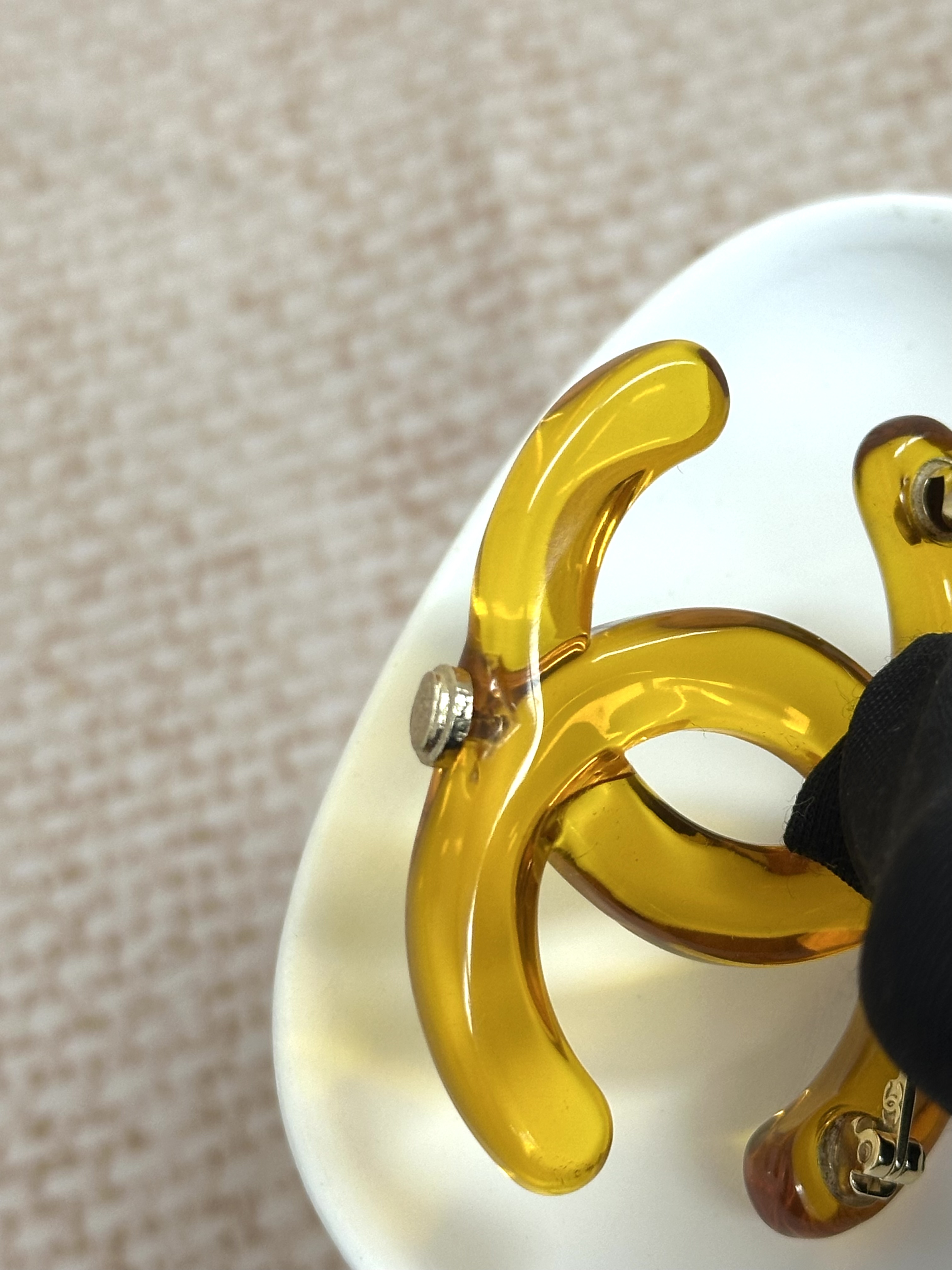 Pre-owned Chanel CC brooch/ Product Code: 26040602