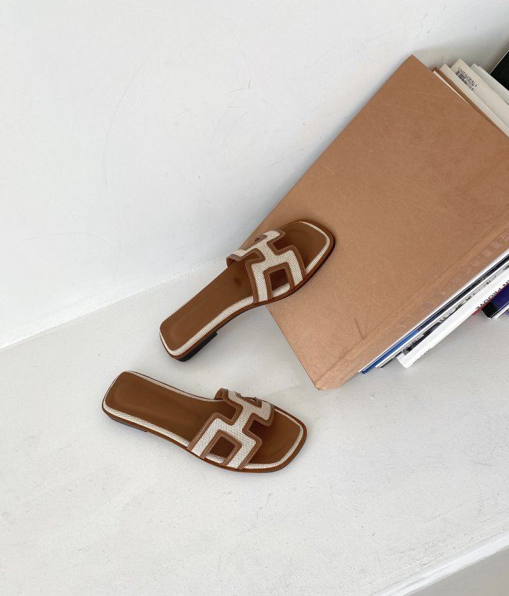 Contrast Hannah Sandals (3 colors)