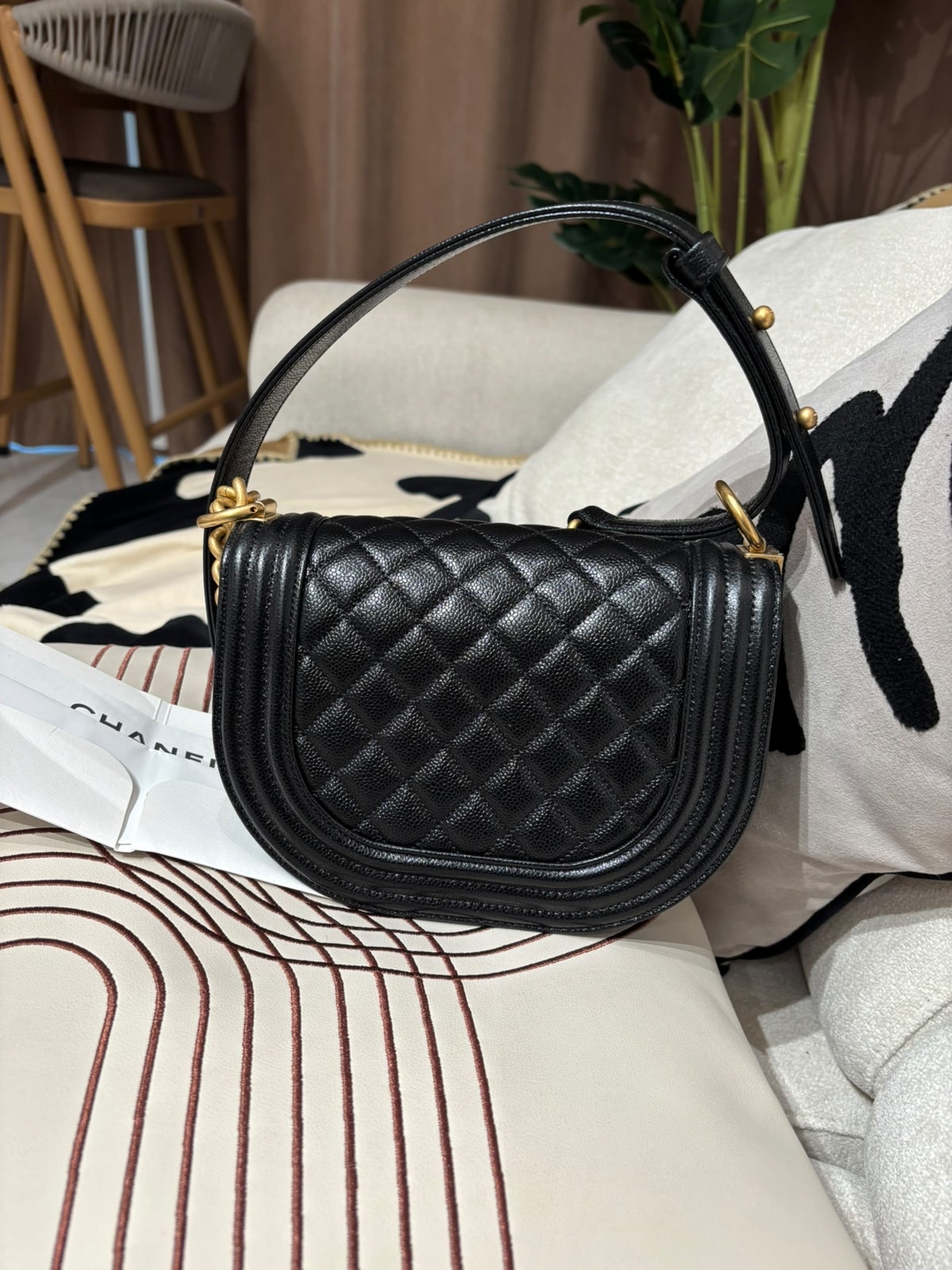 Chanel boy 黑色荔枝牛皮金鏈半圓boy 100%Authentic,98%new ✅香港專門店收據✅晶片✅塵袋✅box