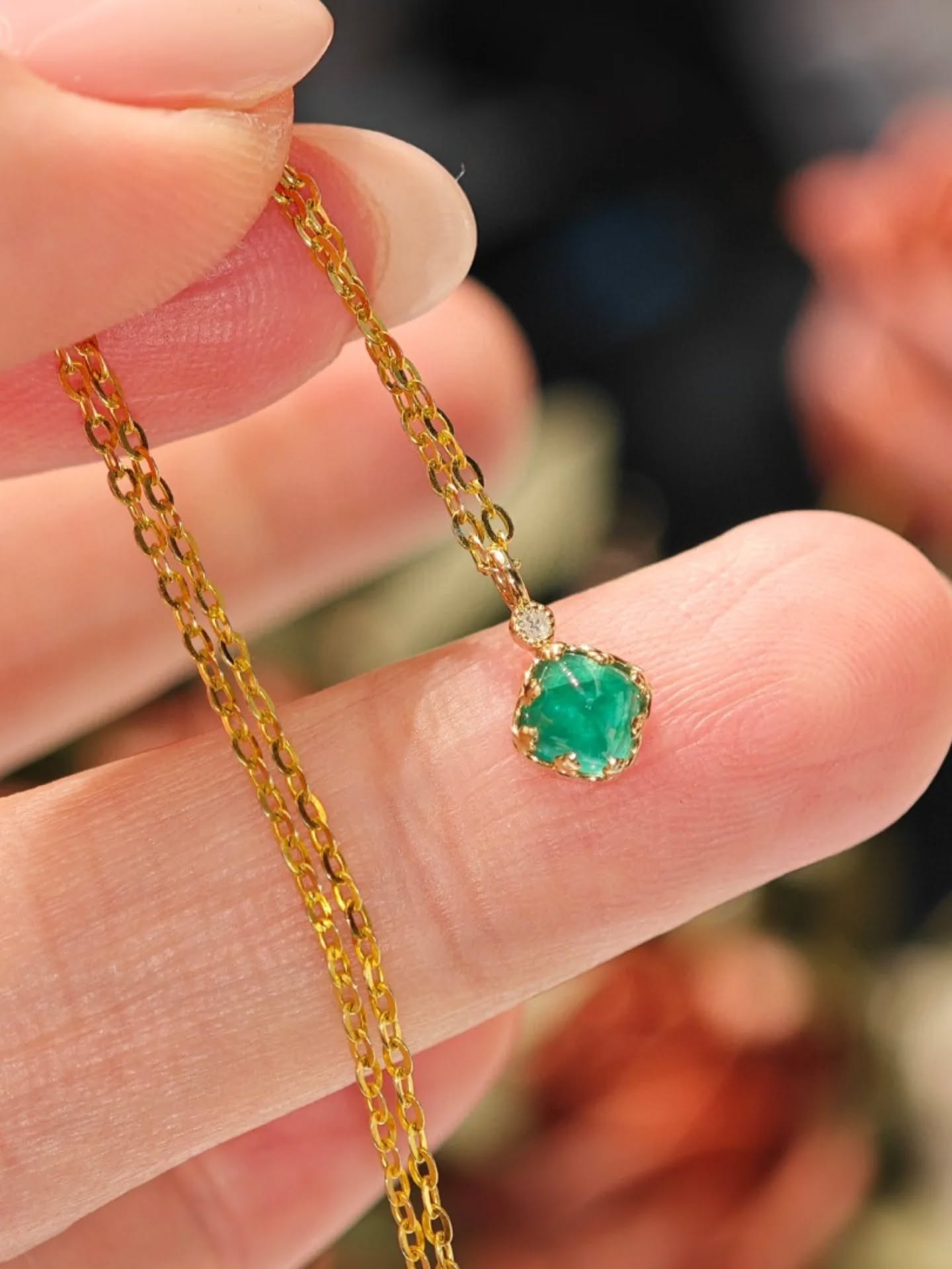 新貨來啦 66分天然祖母綠糖塔吊墜 小糖豆清爽設計 全身18k金鑽石鑲嵌