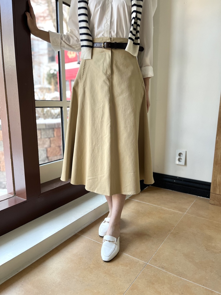 The Signature Flare Skirt (Beige)